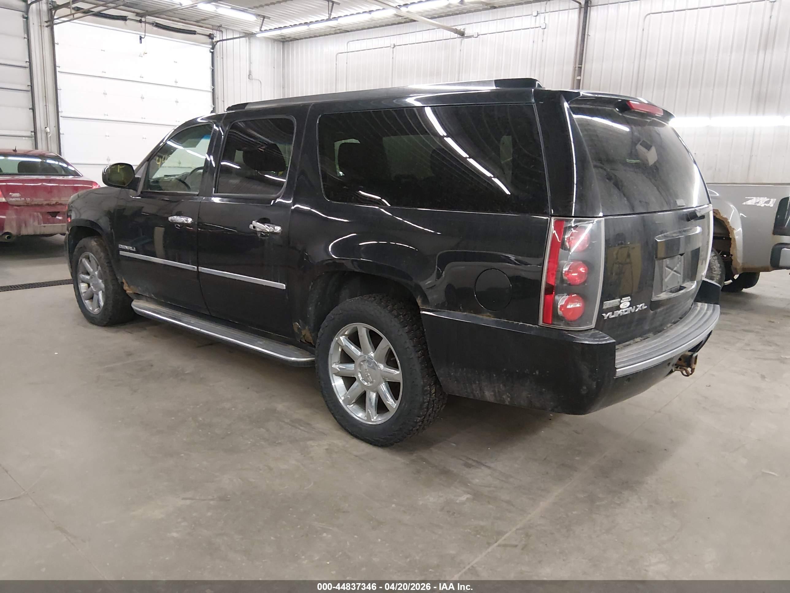 GMC YUKON image 3
