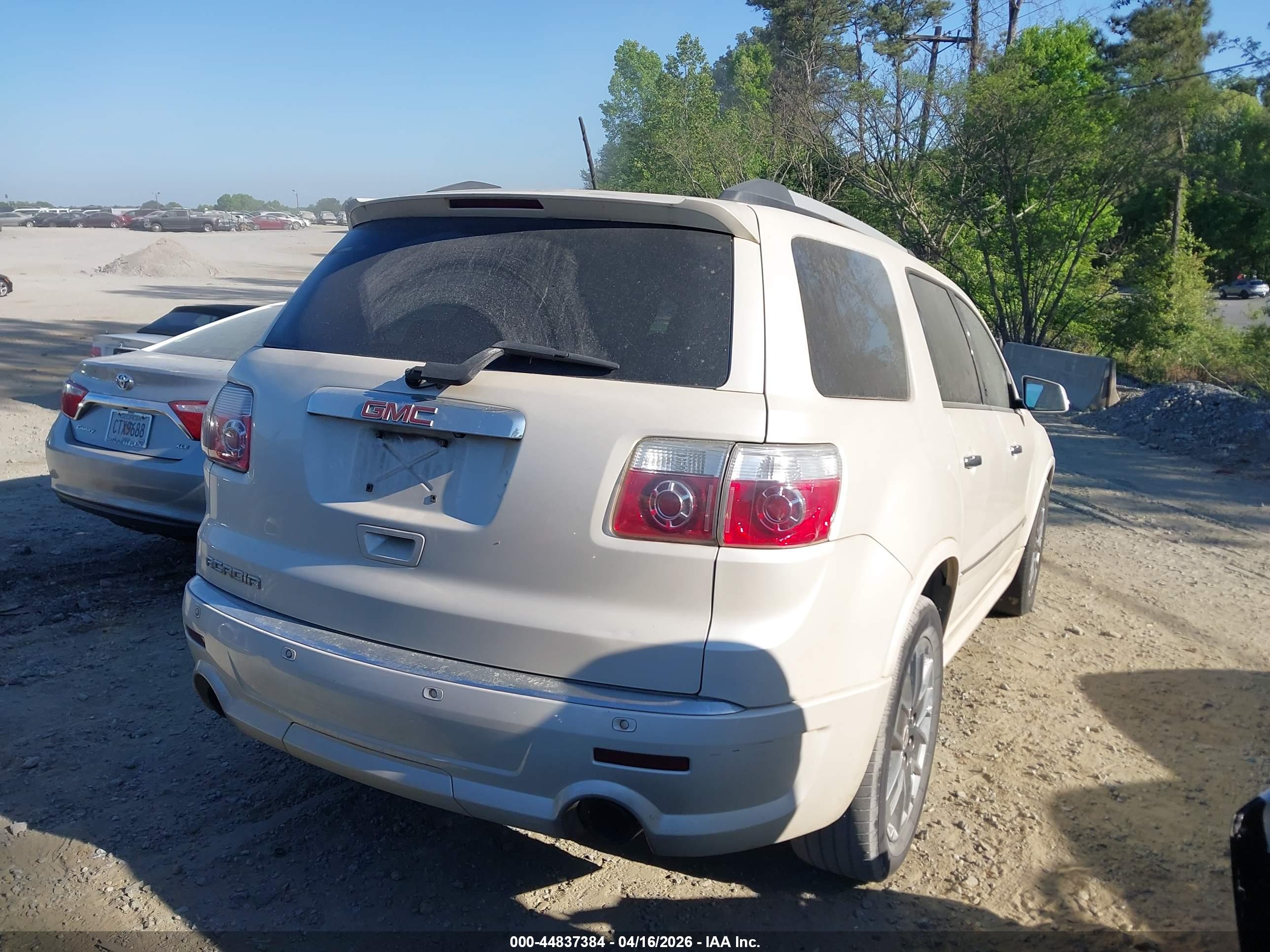 GMC ACADIA image 4