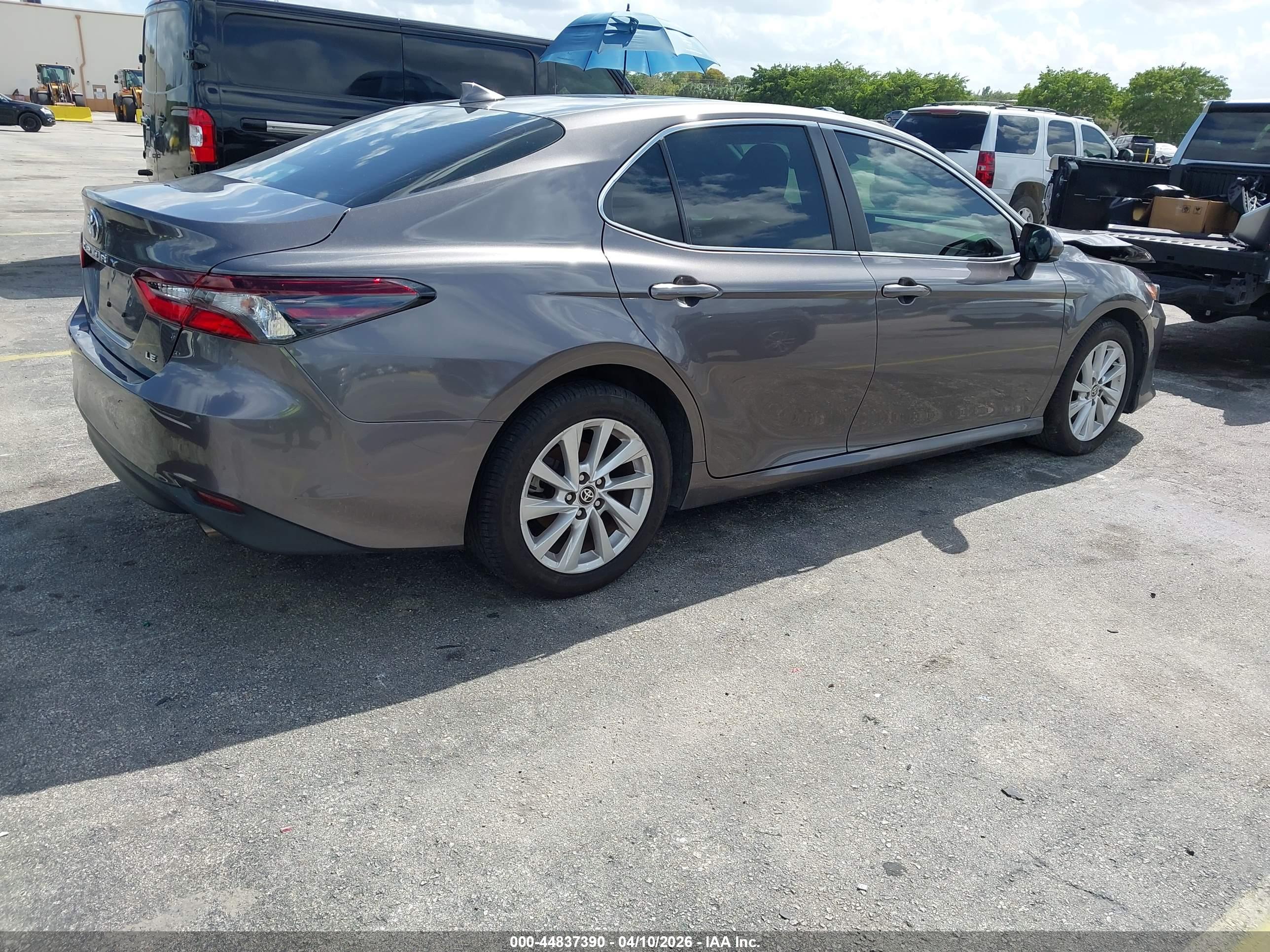 TOYOTA CAMRY image 4