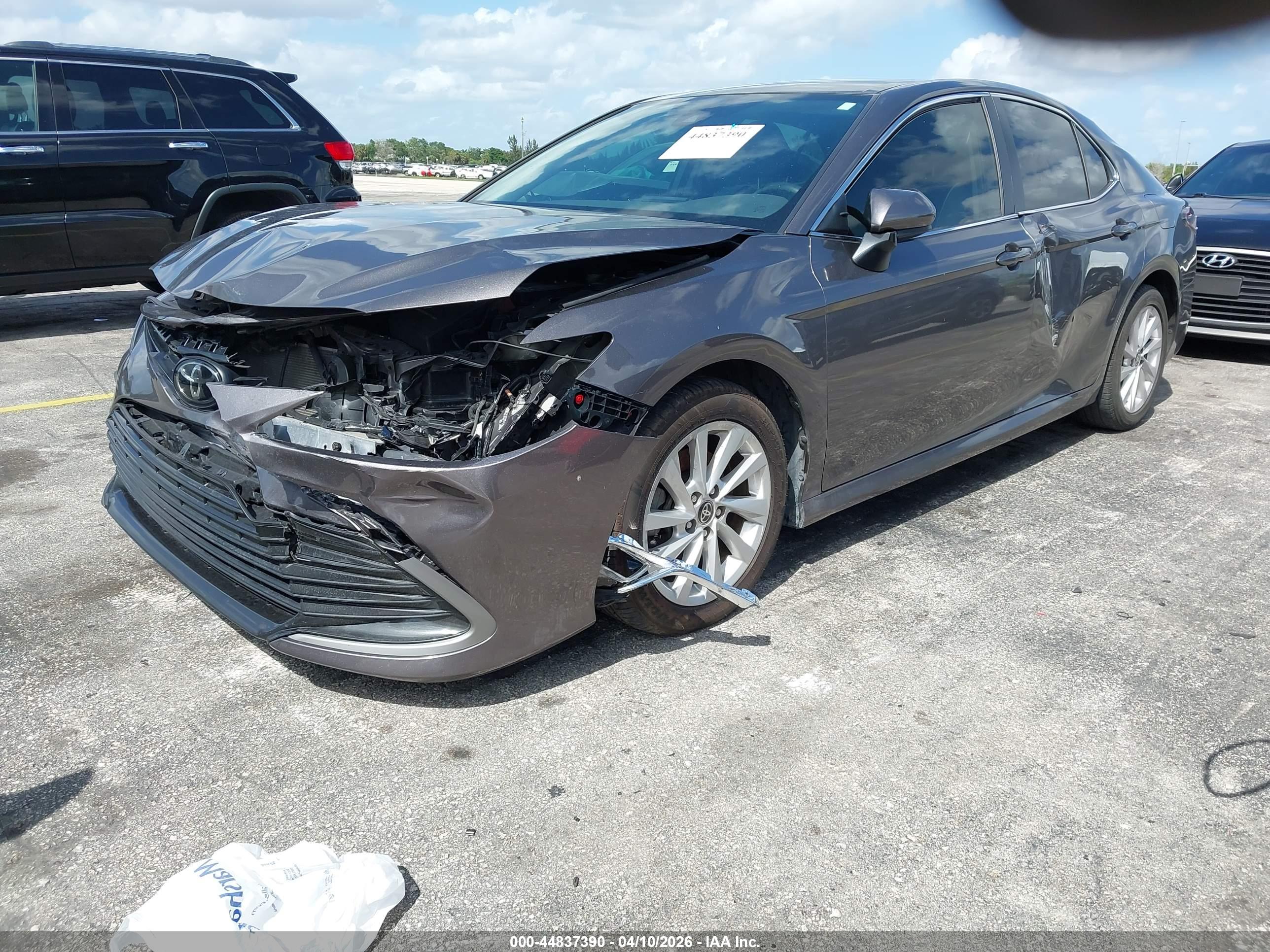 TOYOTA CAMRY image 6