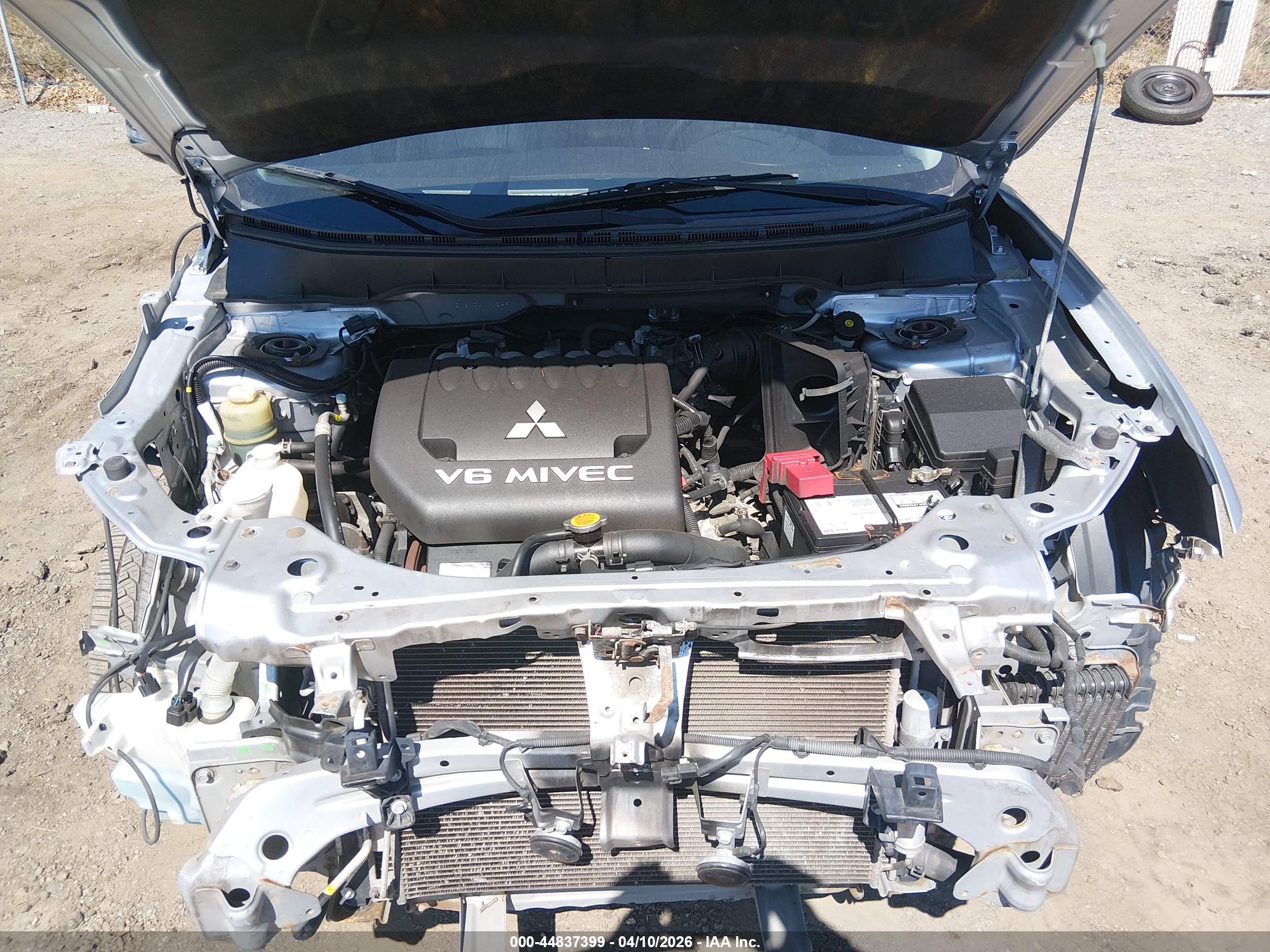 MITSUBISHI OUTLANDER image 10