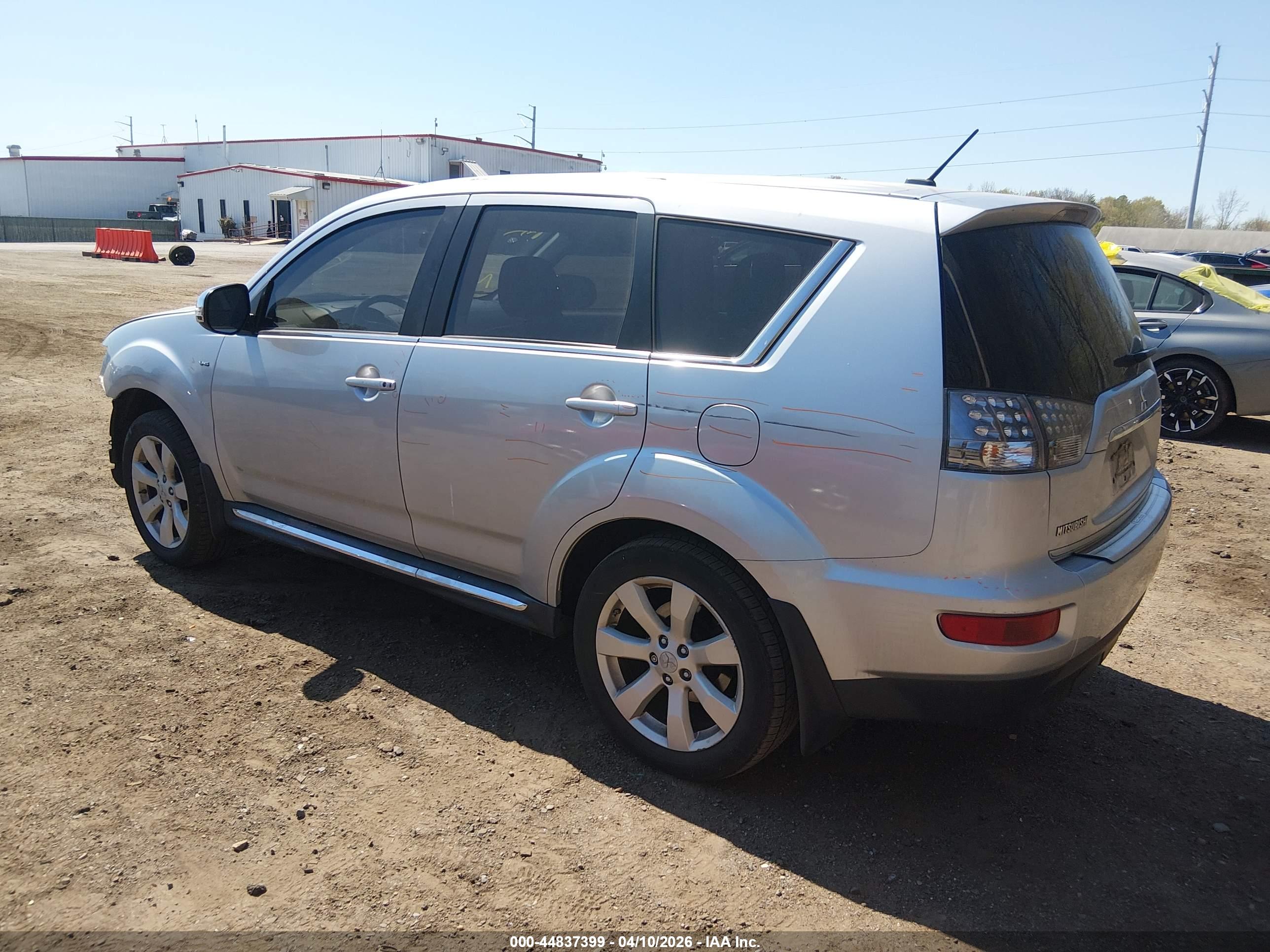 MITSUBISHI OUTLANDER image 3