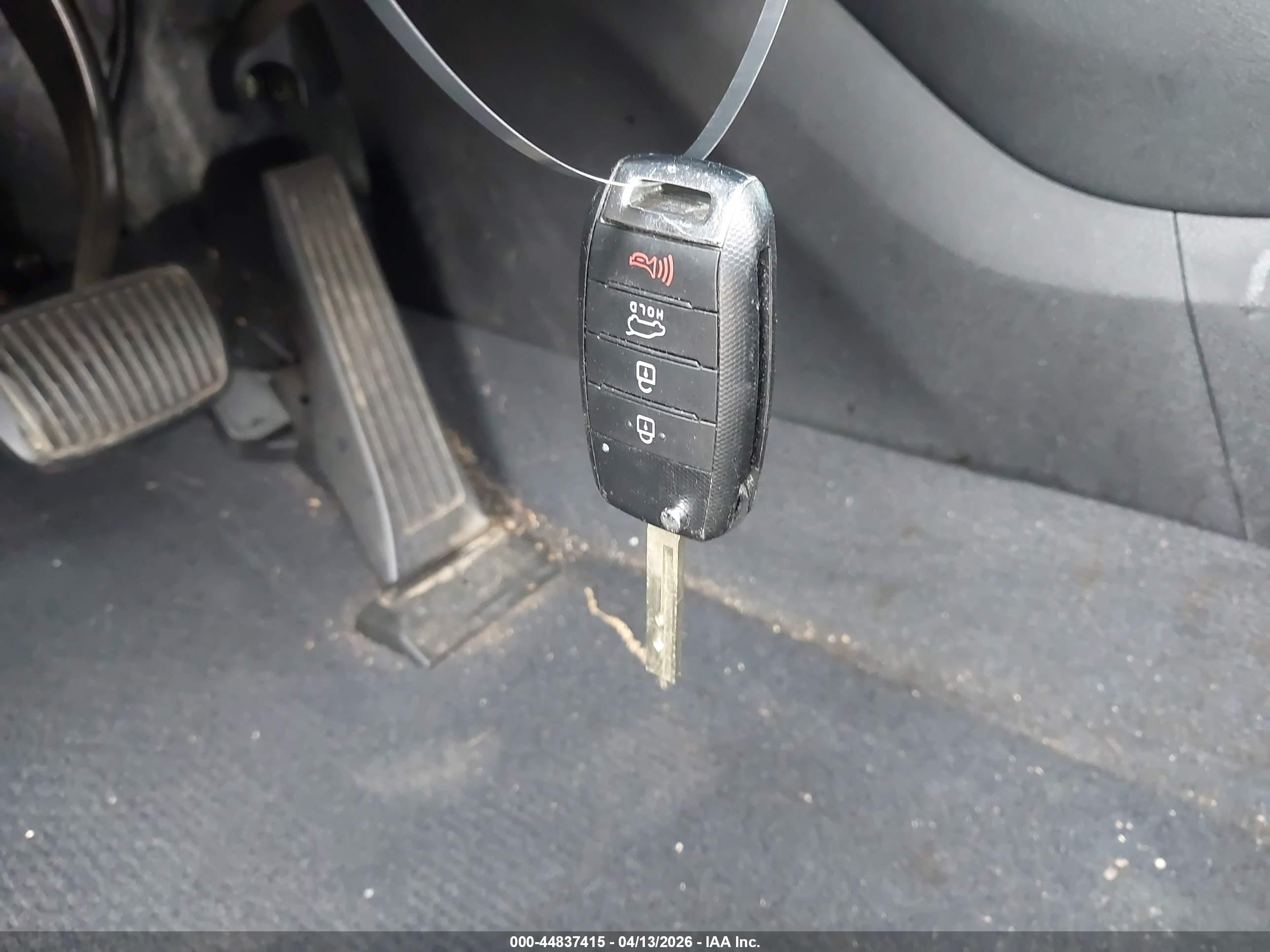 KIA SORENTO image 11