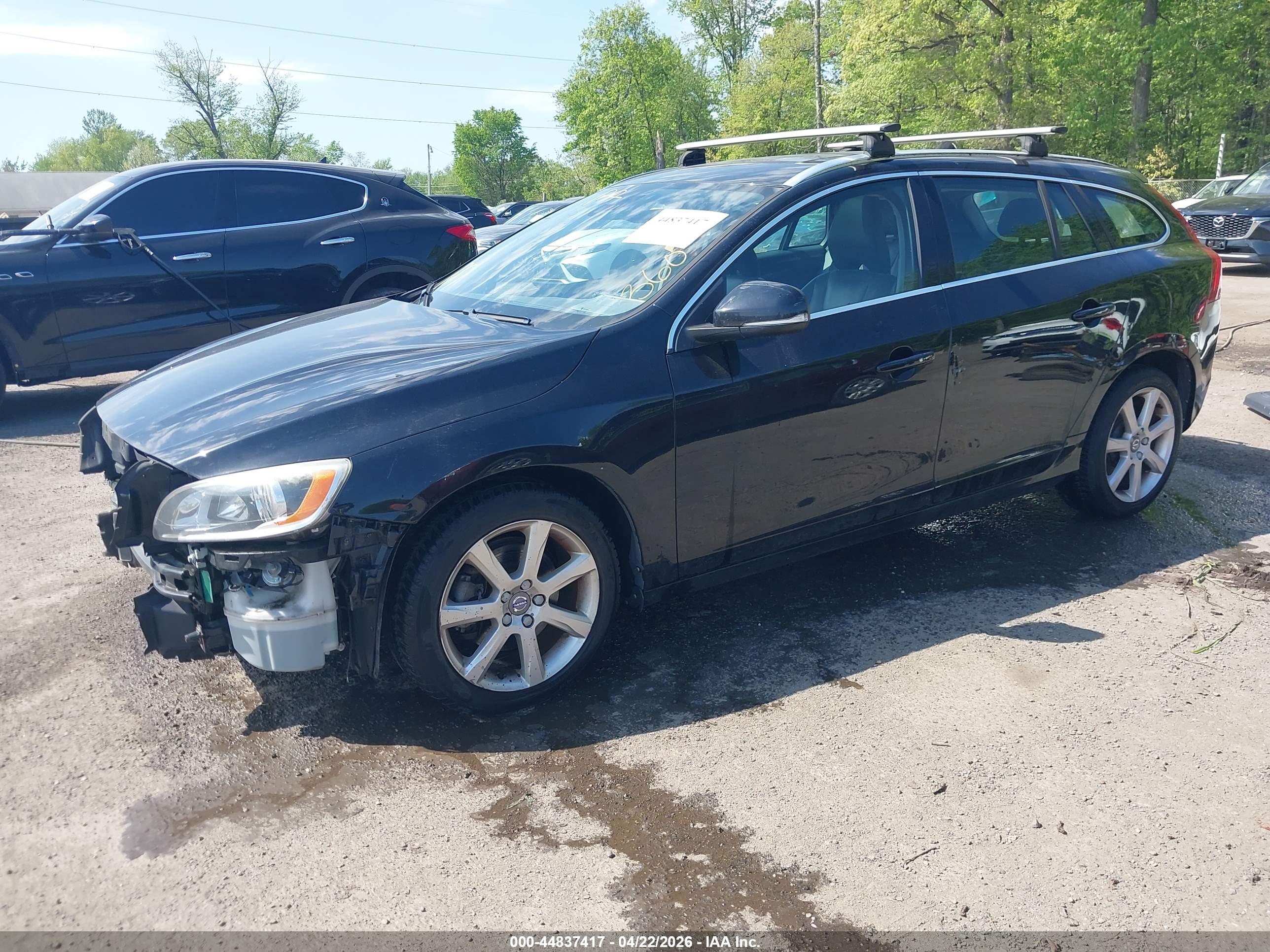 VOLVO V60 image 2