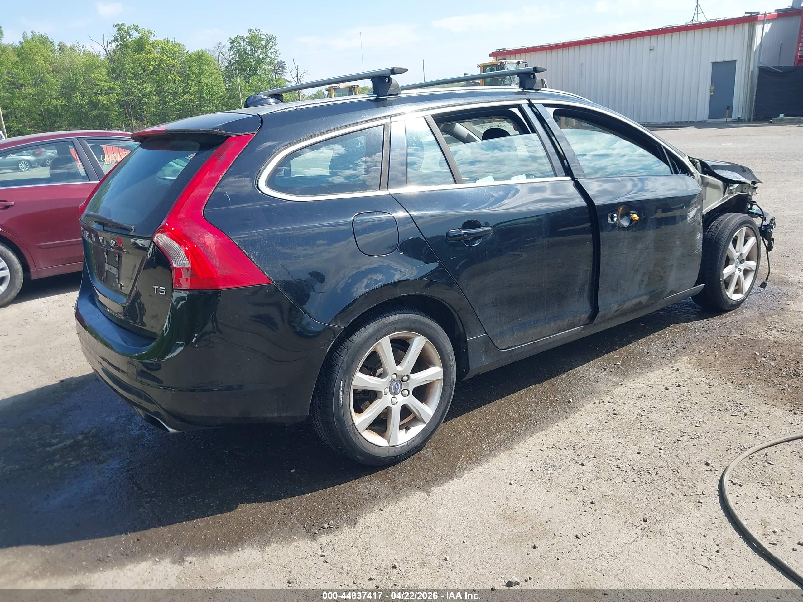 VOLVO V60 image 4