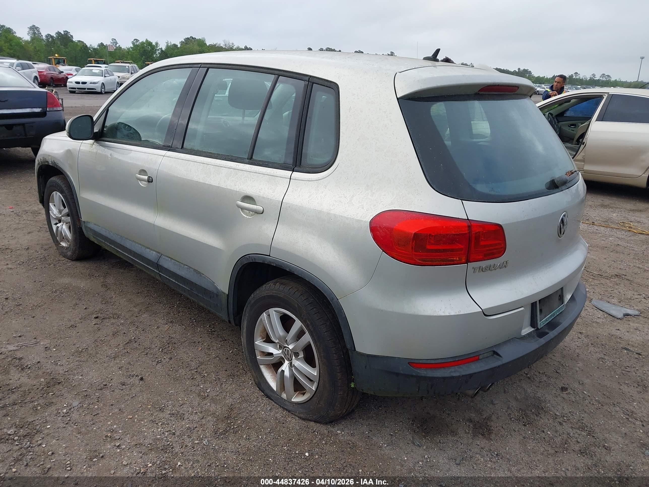 VOLKSWAGEN TIGUAN image 3