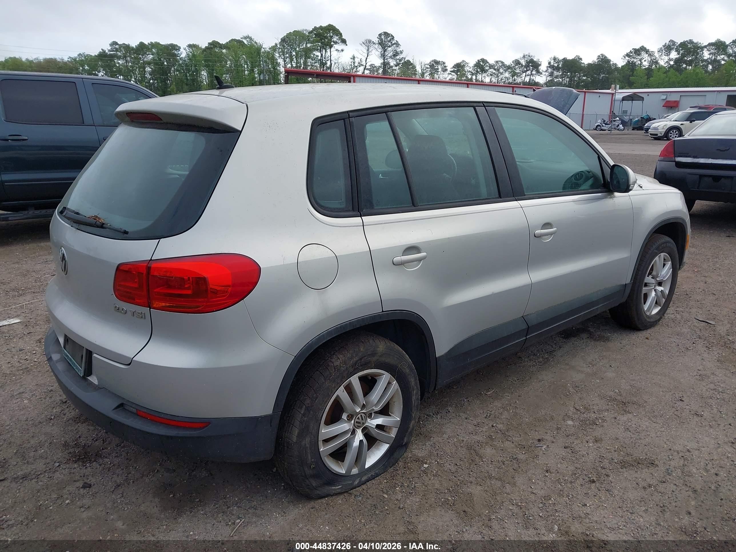 VOLKSWAGEN TIGUAN image 4