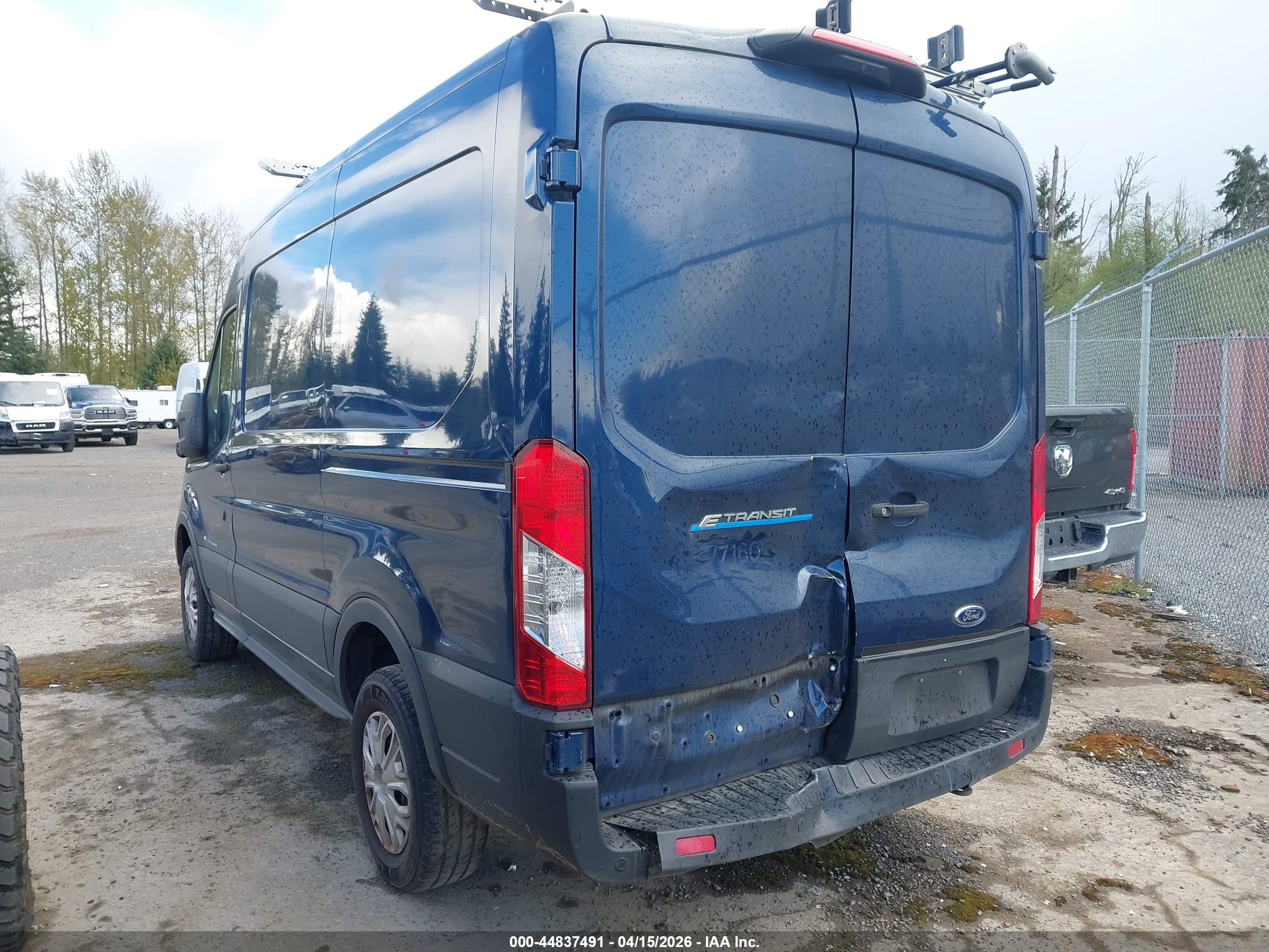FORD E-TRANSIT-350 image 3