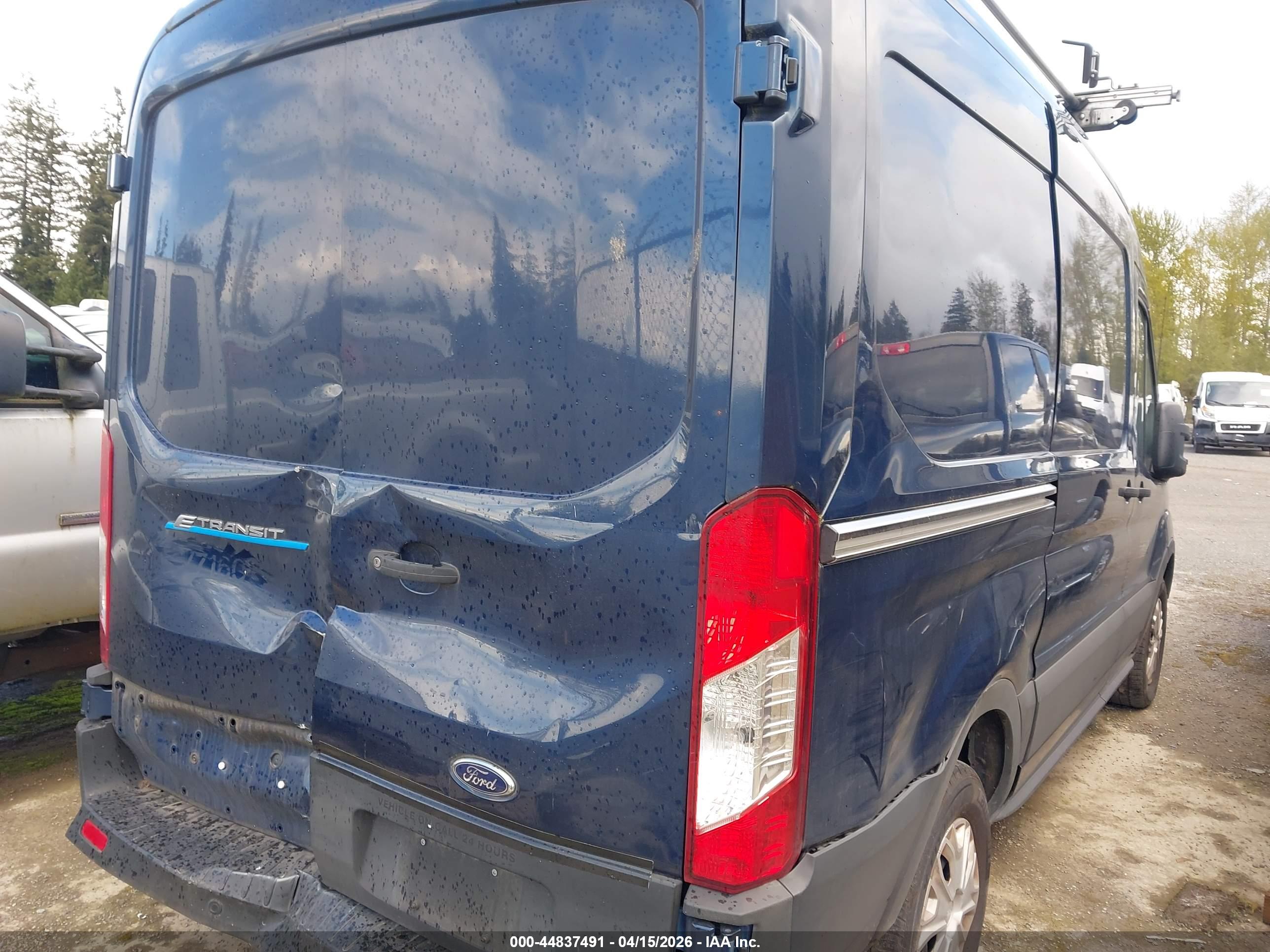 FORD E-TRANSIT-350 image 4