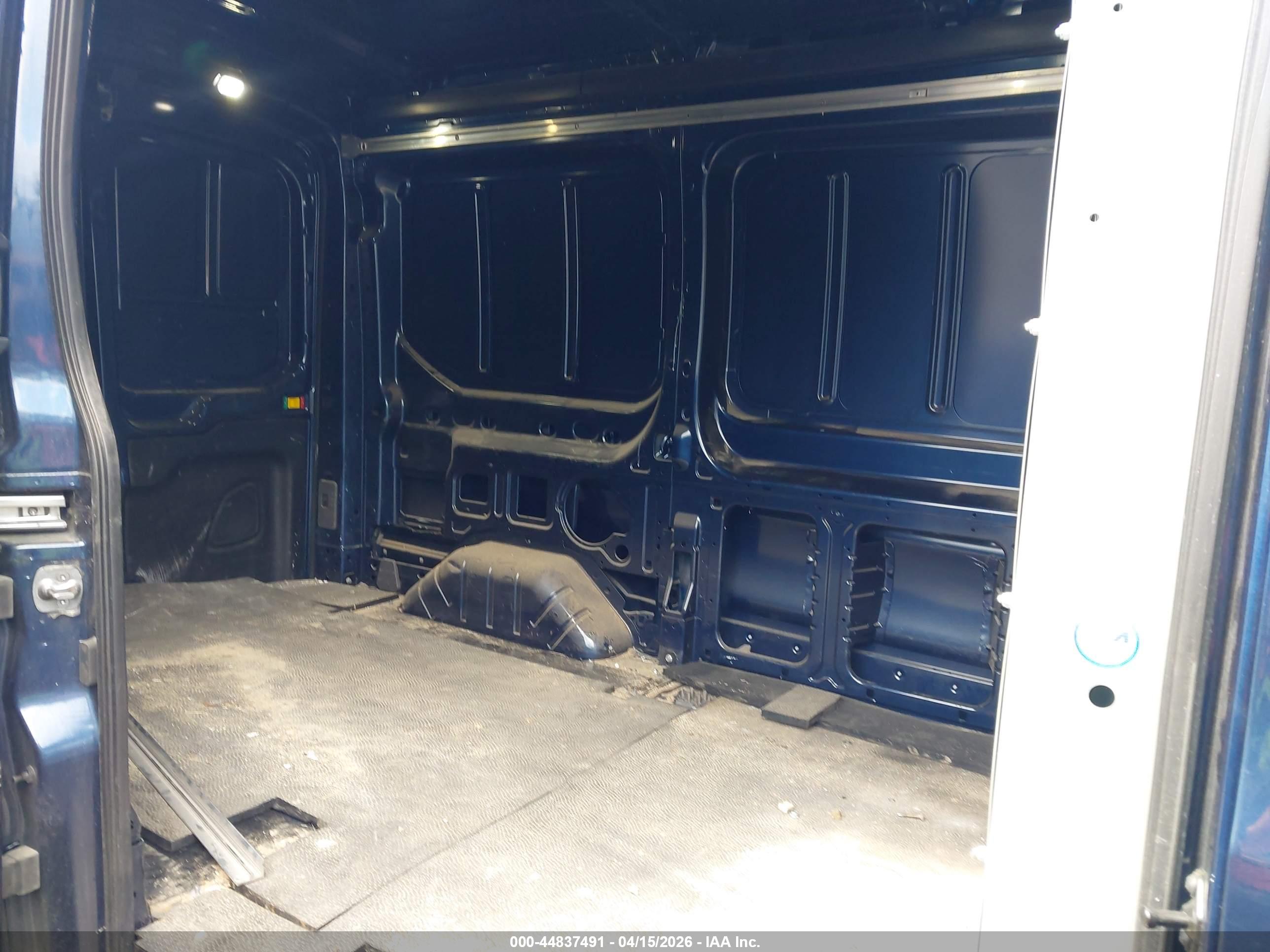 FORD E-TRANSIT-350 image 8