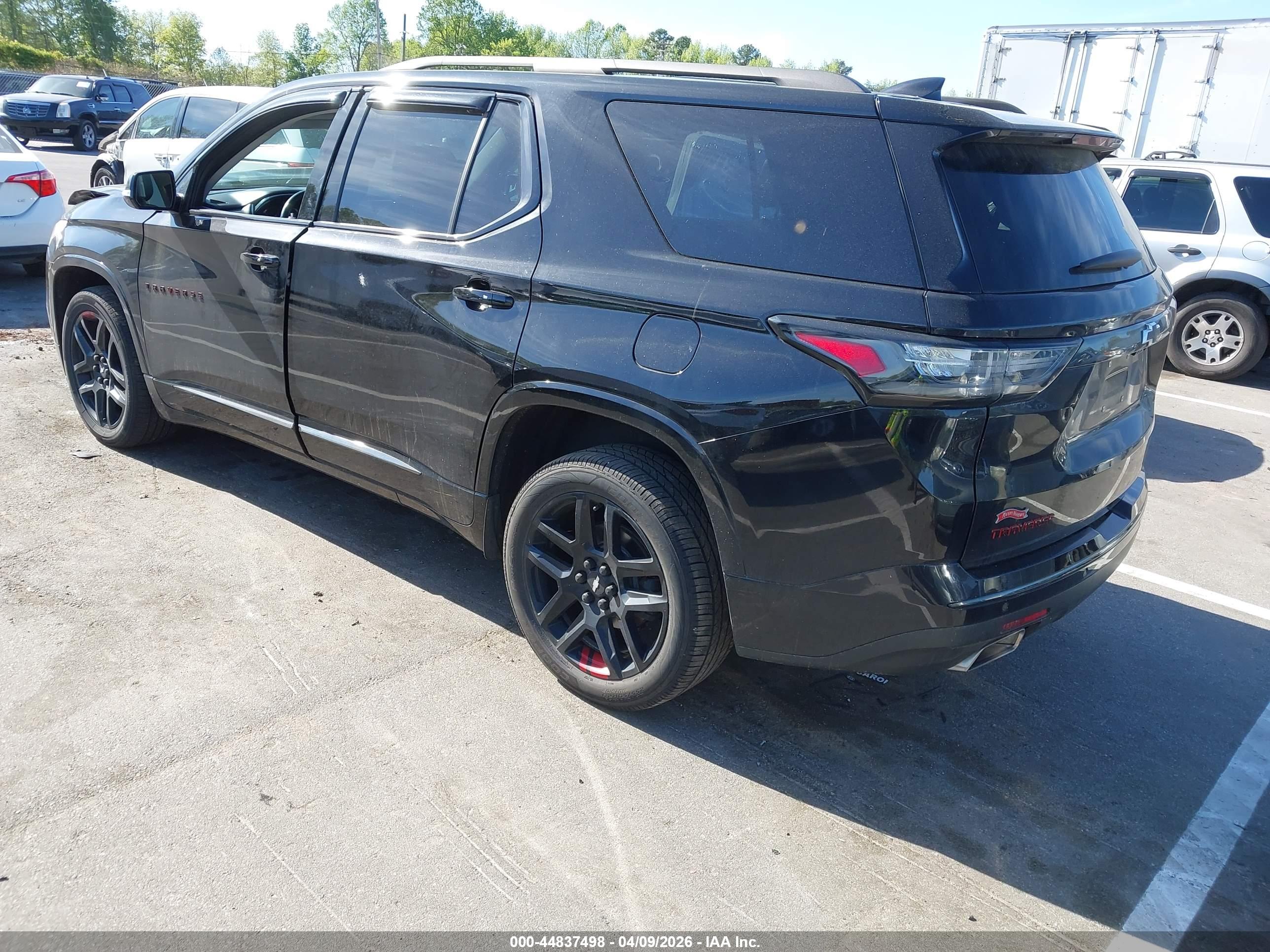 CHEVROLET TRAVERSE image 3