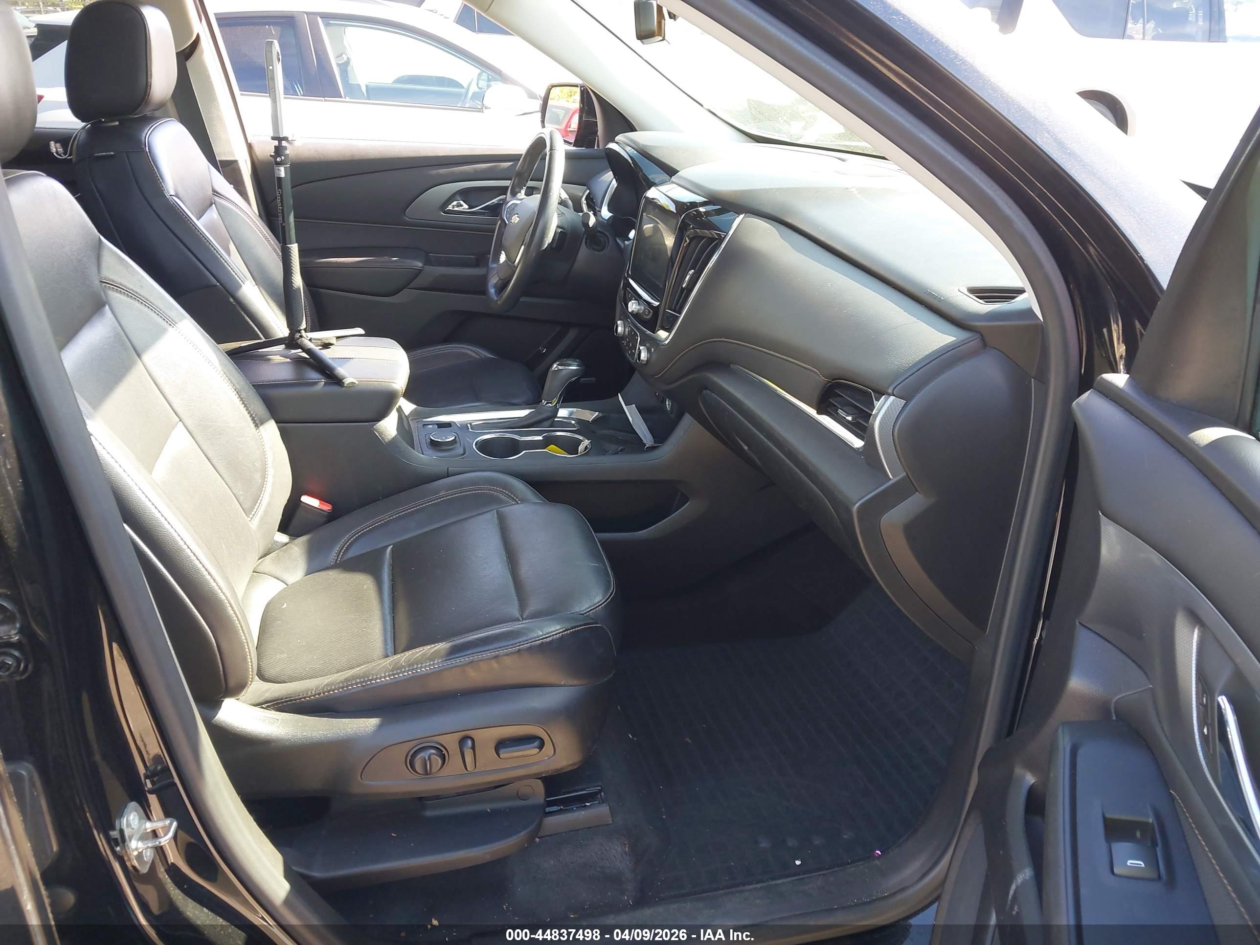 CHEVROLET TRAVERSE image 5