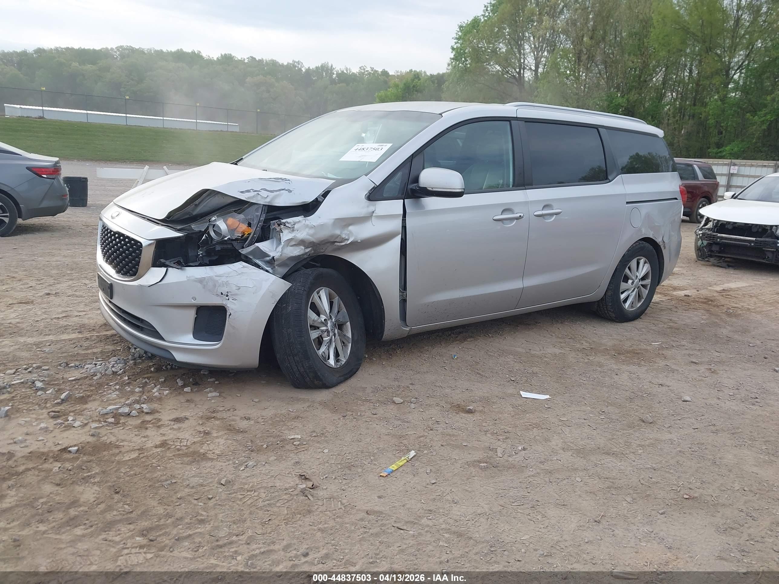 KIA SEDONA image 2