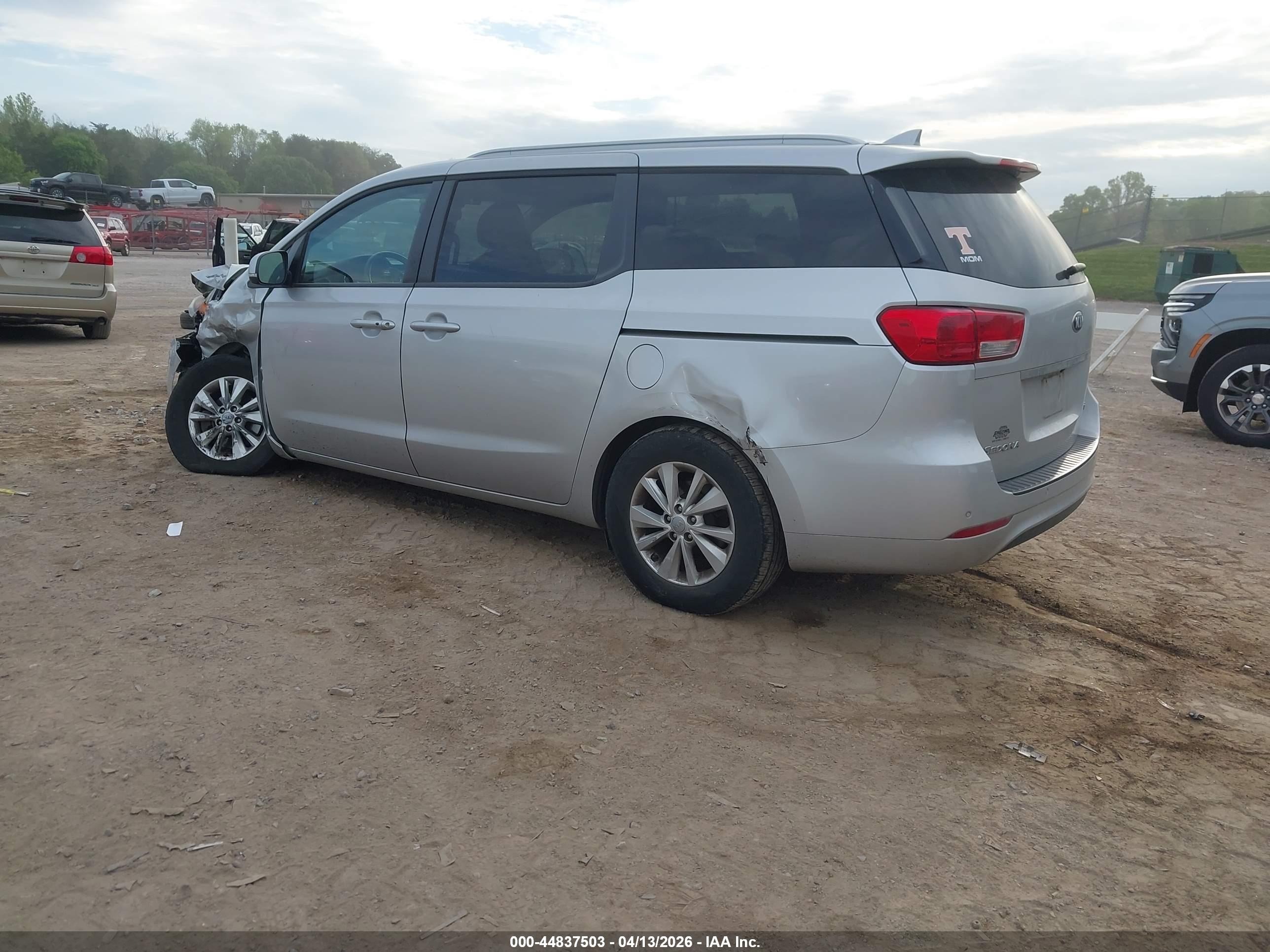 KIA SEDONA image 3