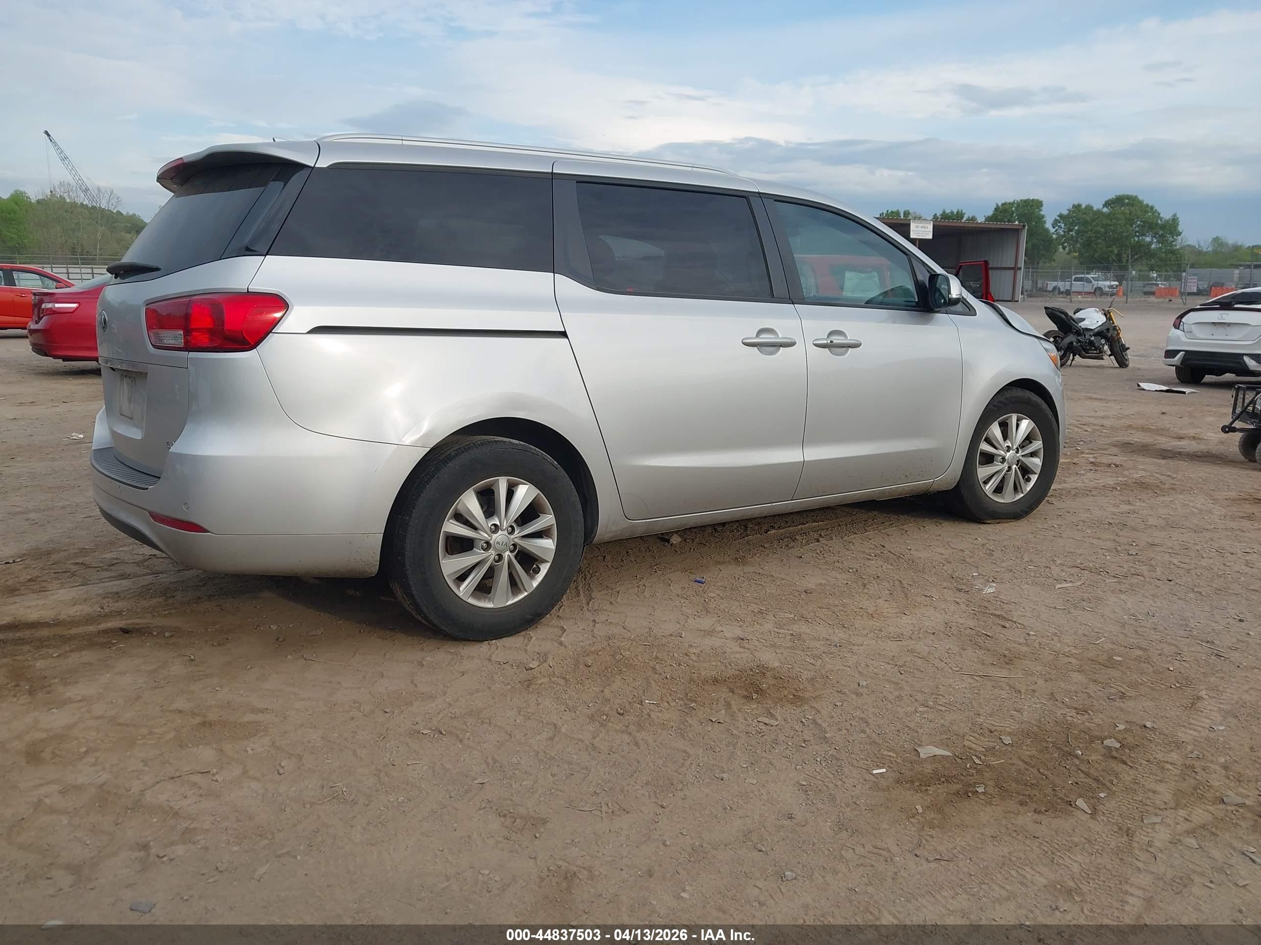 KIA SEDONA image 4