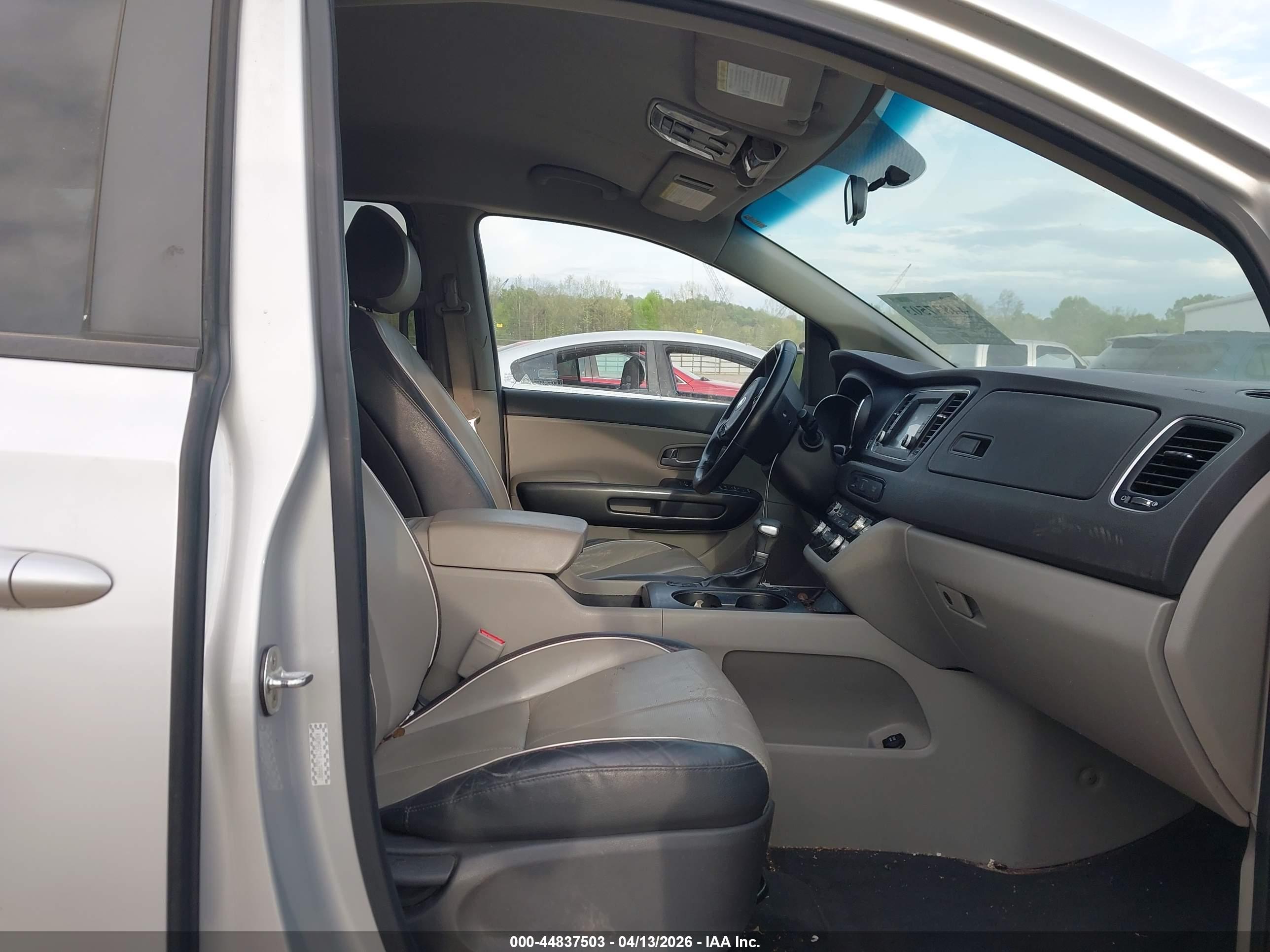 KIA SEDONA image 5
