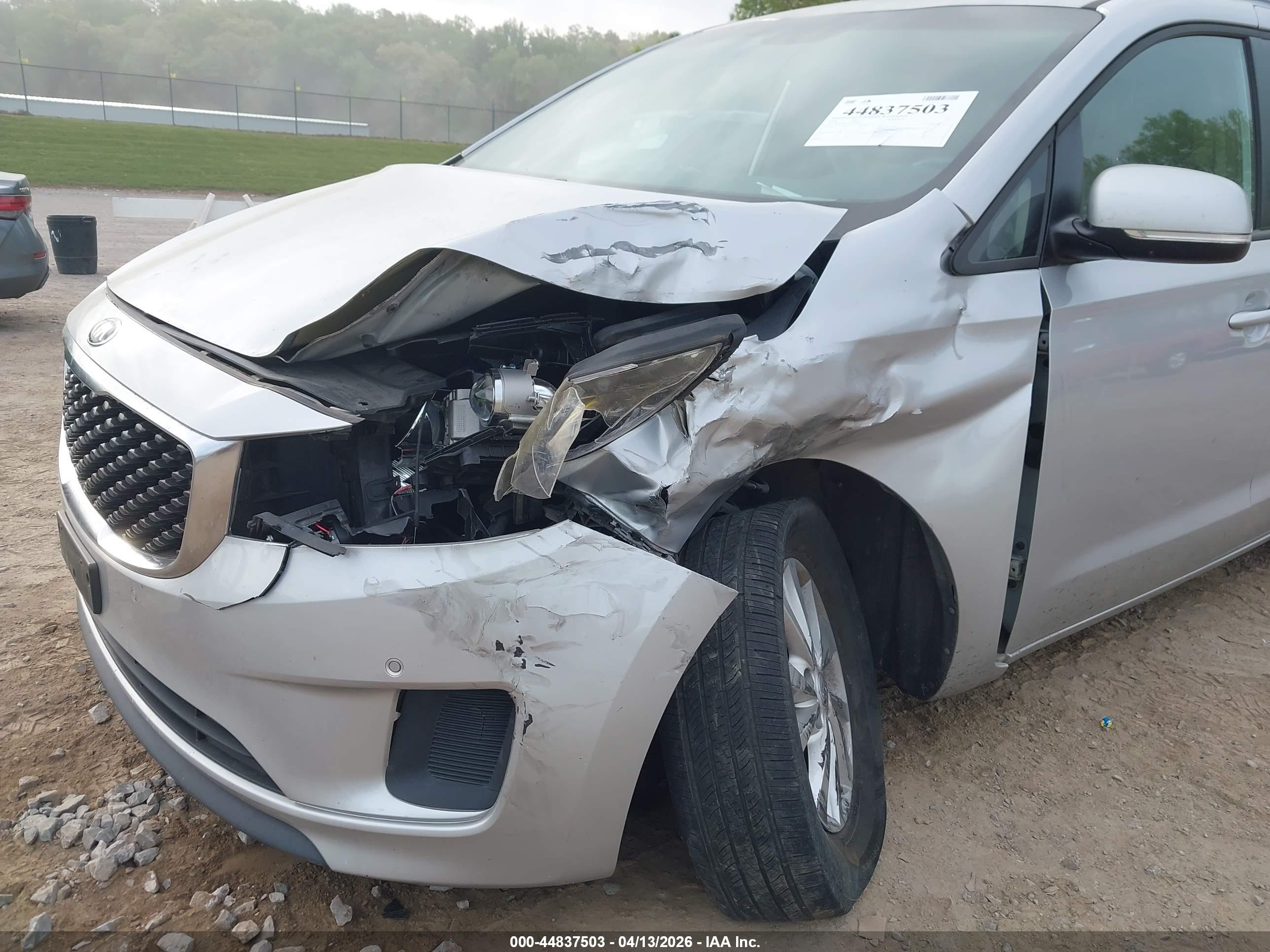 KIA SEDONA image 6