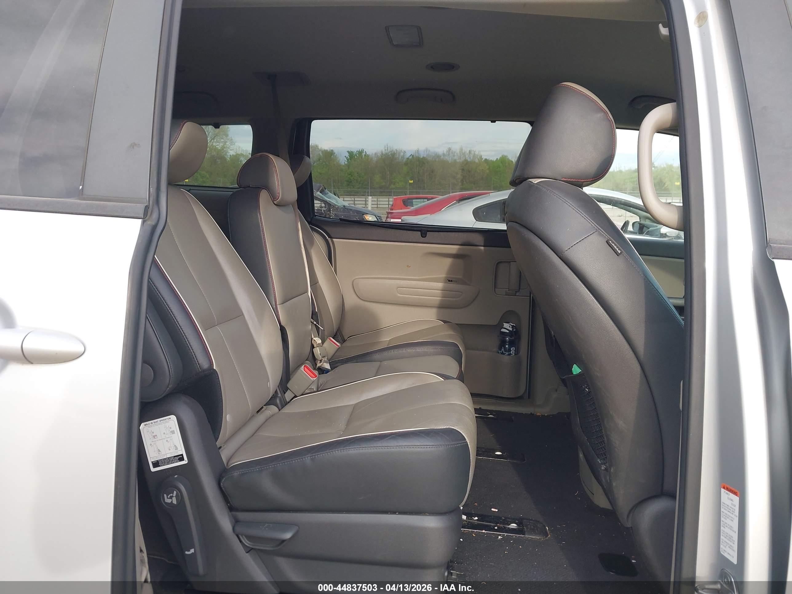 KIA SEDONA image 8