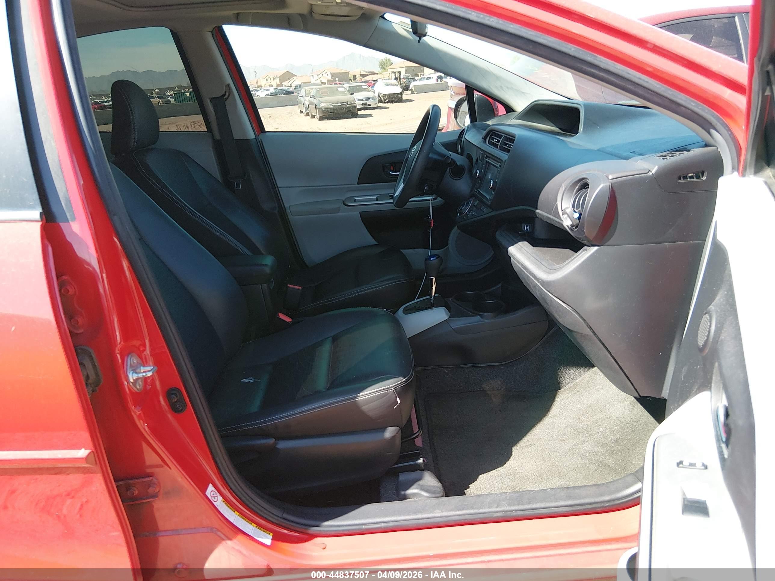 TOYOTA PRIUS image 5