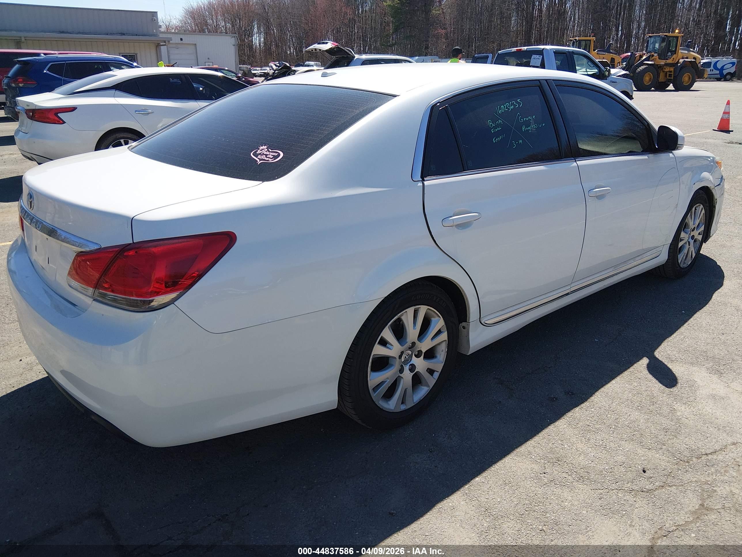 TOYOTA AVALON image 4