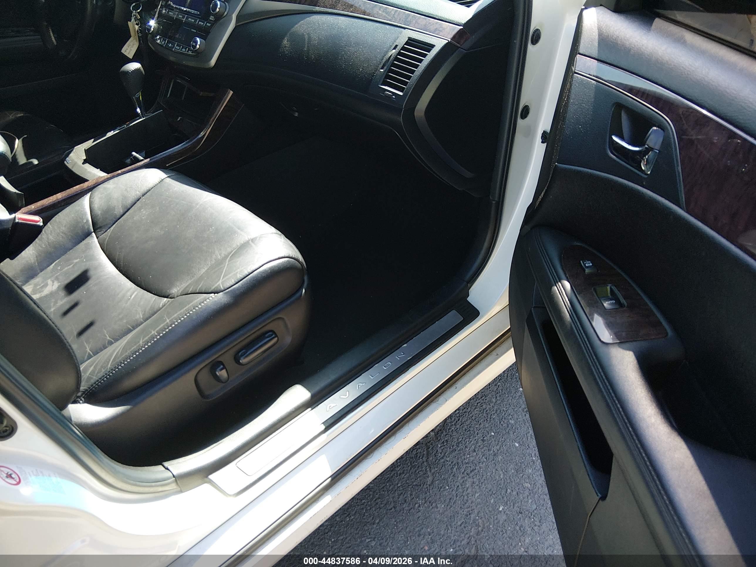 TOYOTA AVALON image 5