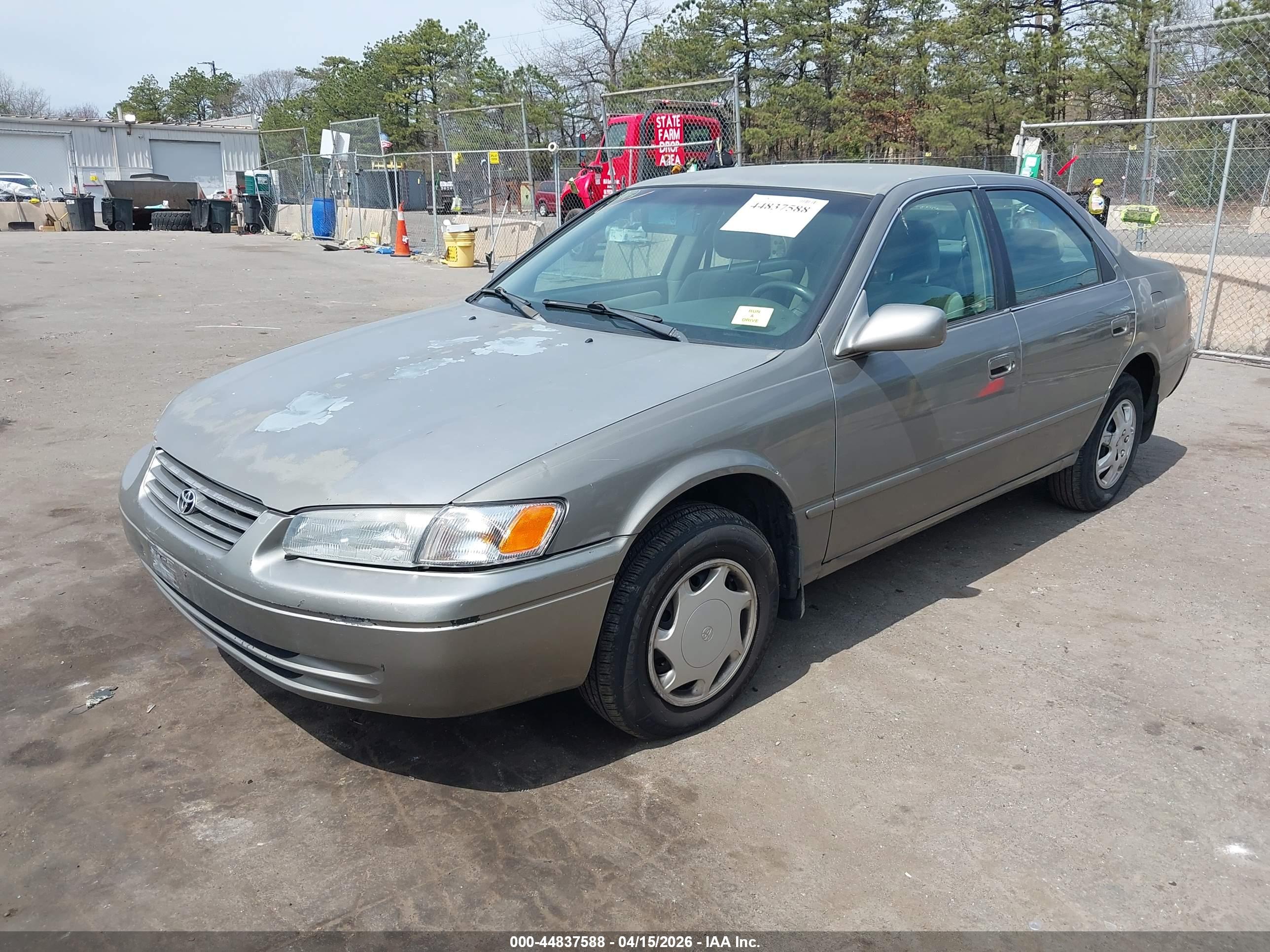 TOYOTA CAMRY image 2