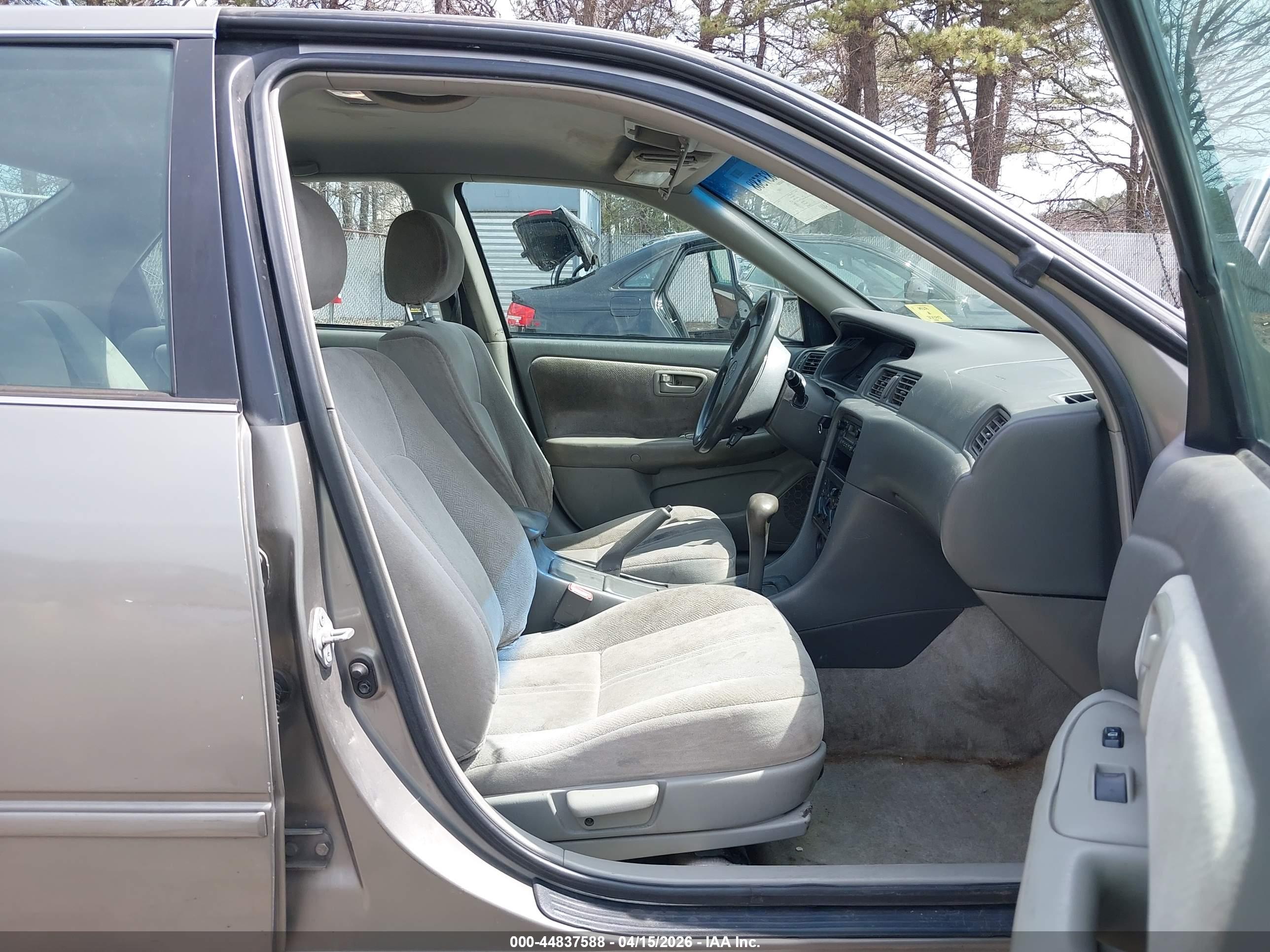 TOYOTA CAMRY image 5
