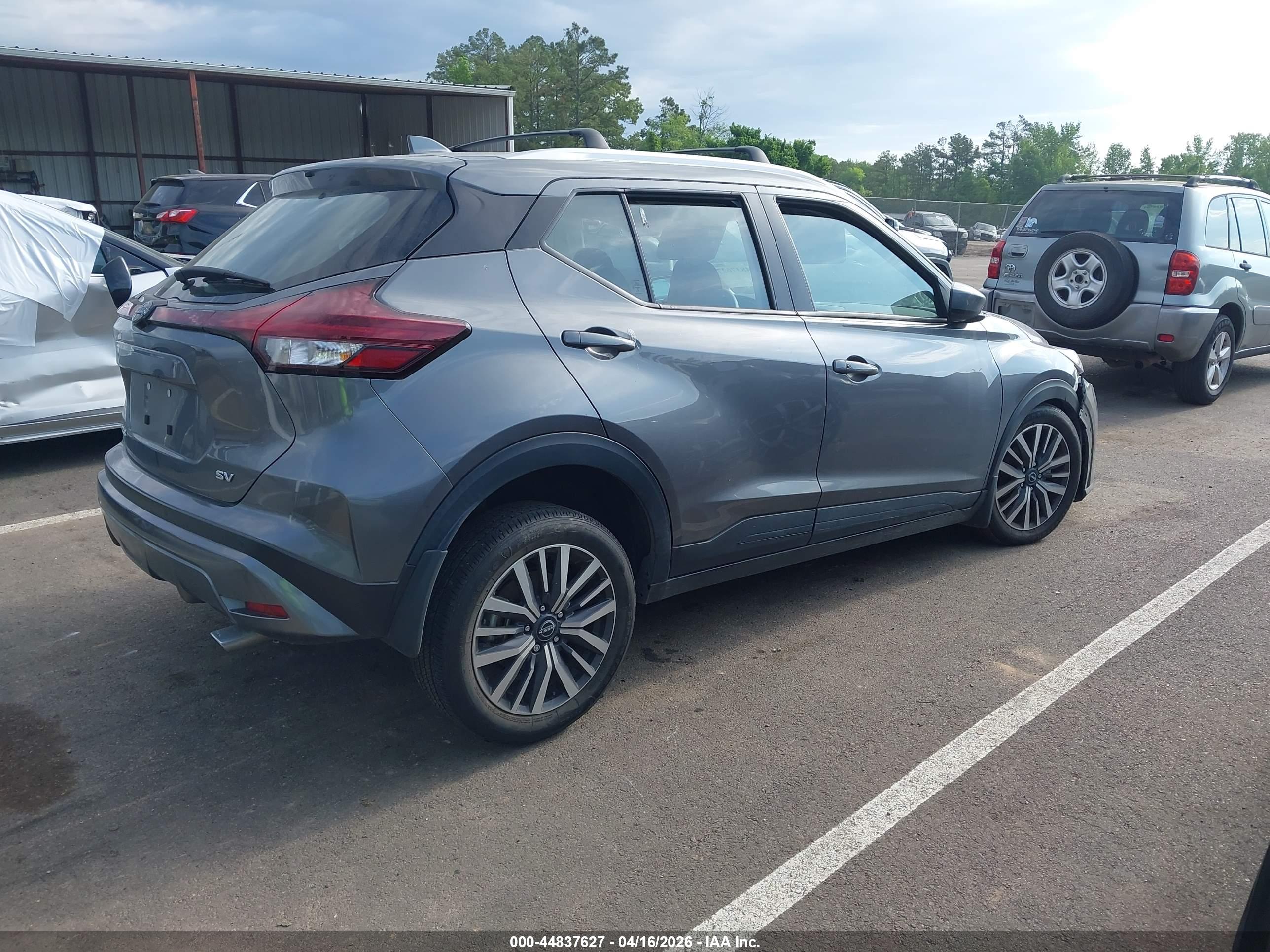 NISSAN KICKS image 4