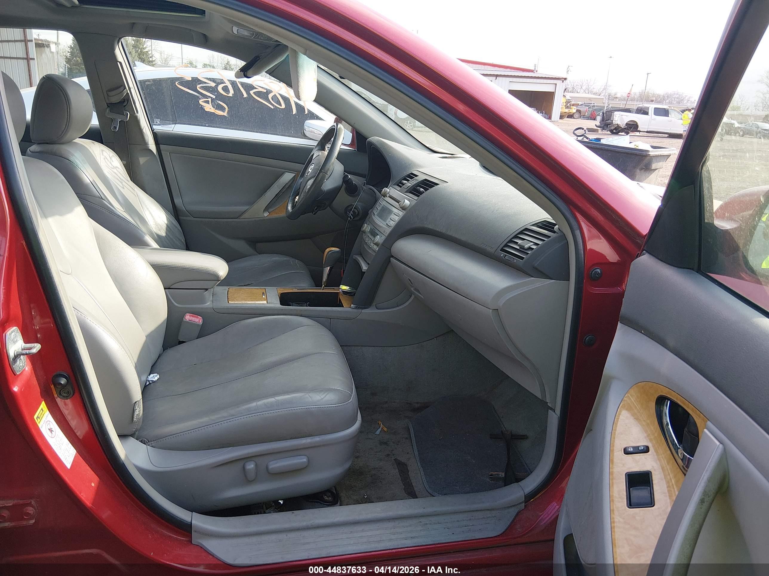 TOYOTA CAMRY image 5