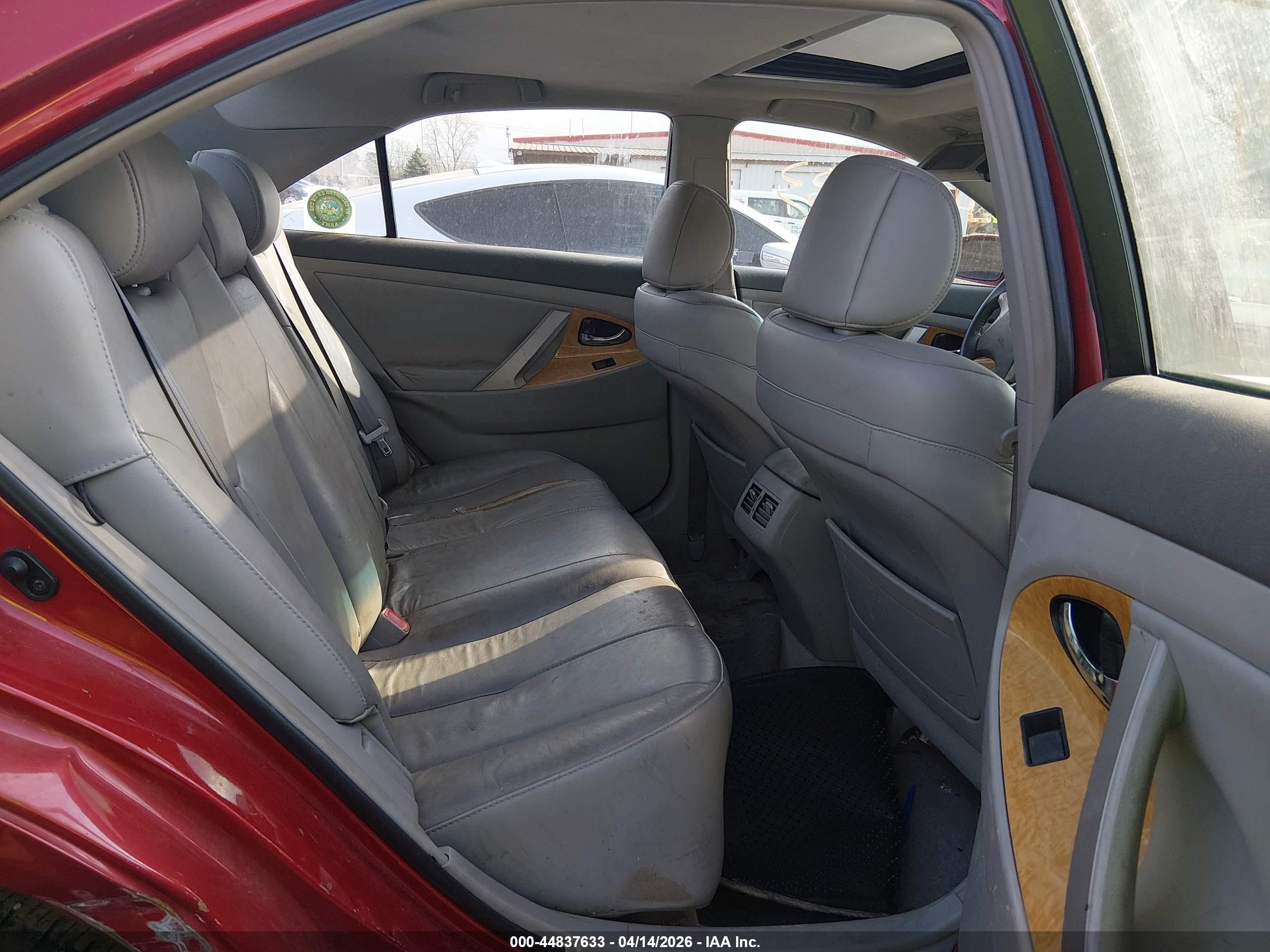 TOYOTA CAMRY image 8