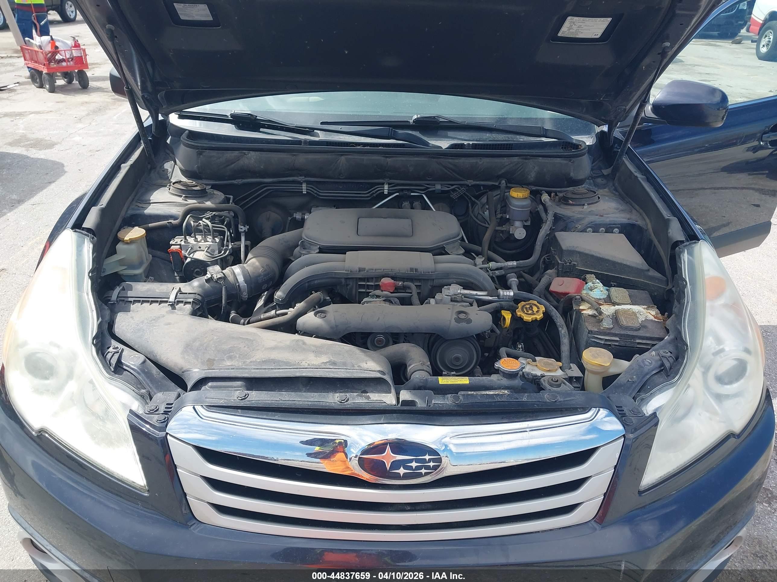 SUBARU OUTBACK image 10
