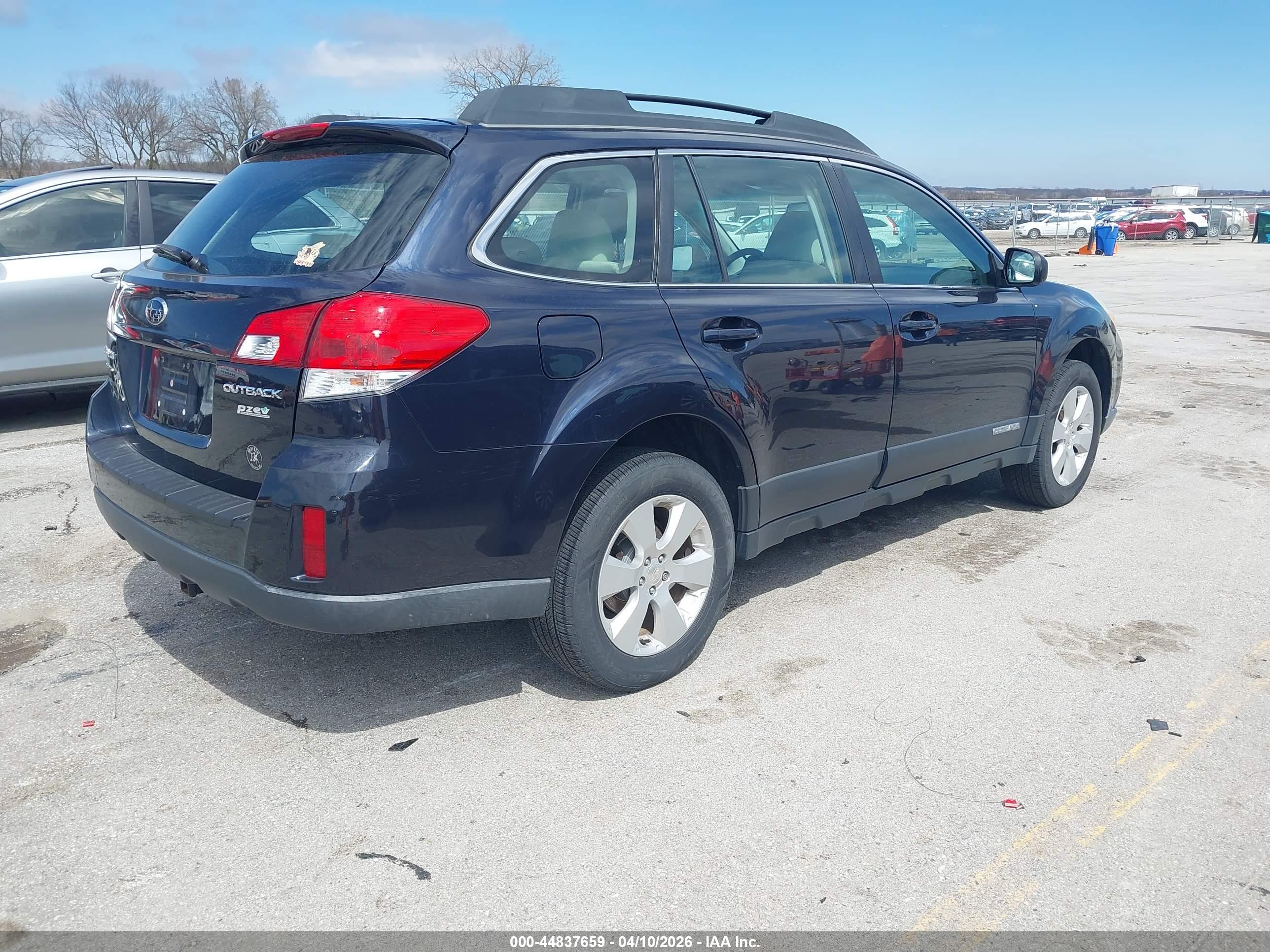 SUBARU OUTBACK image 4