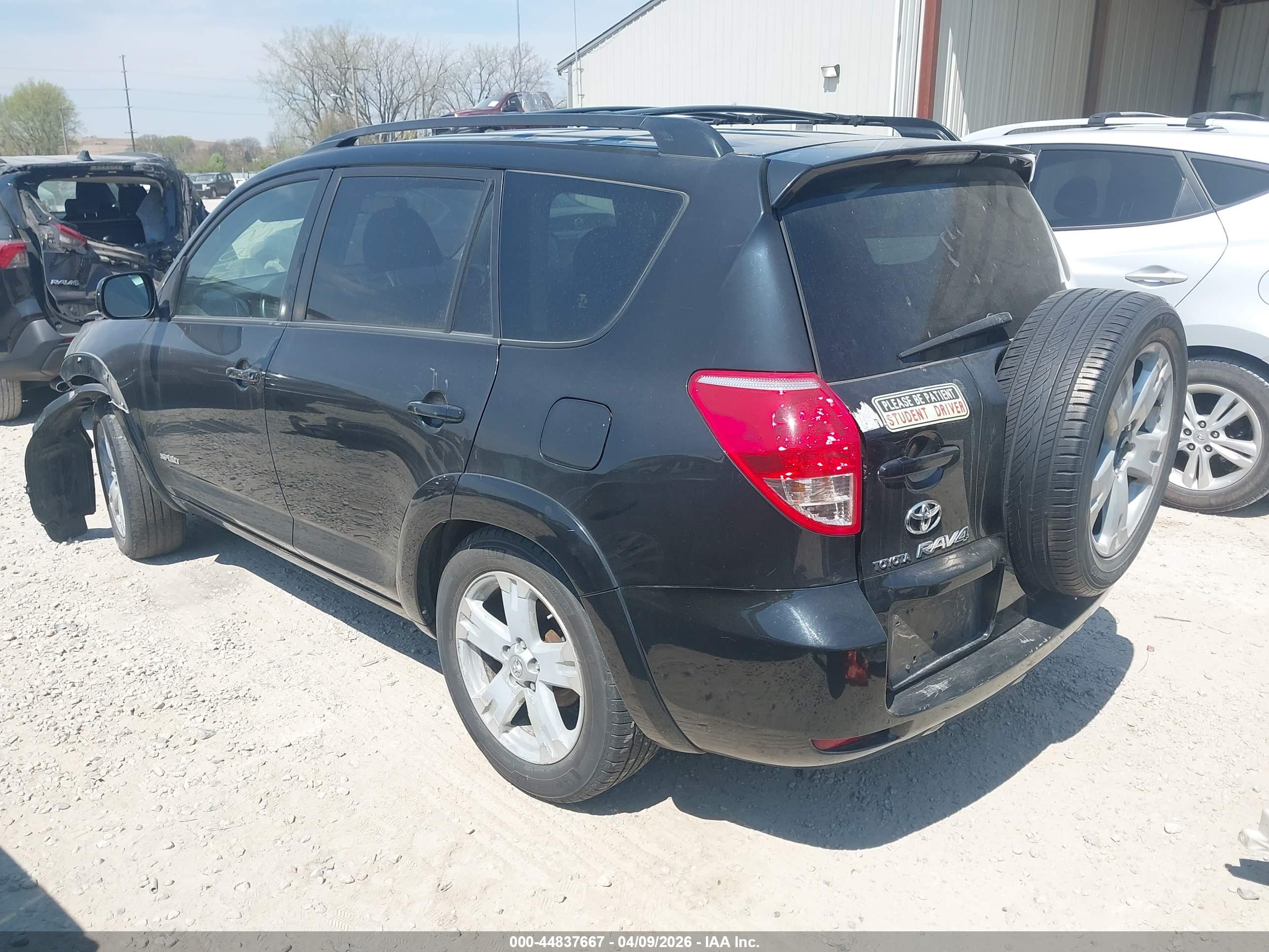 TOYOTA RAV4 image 3