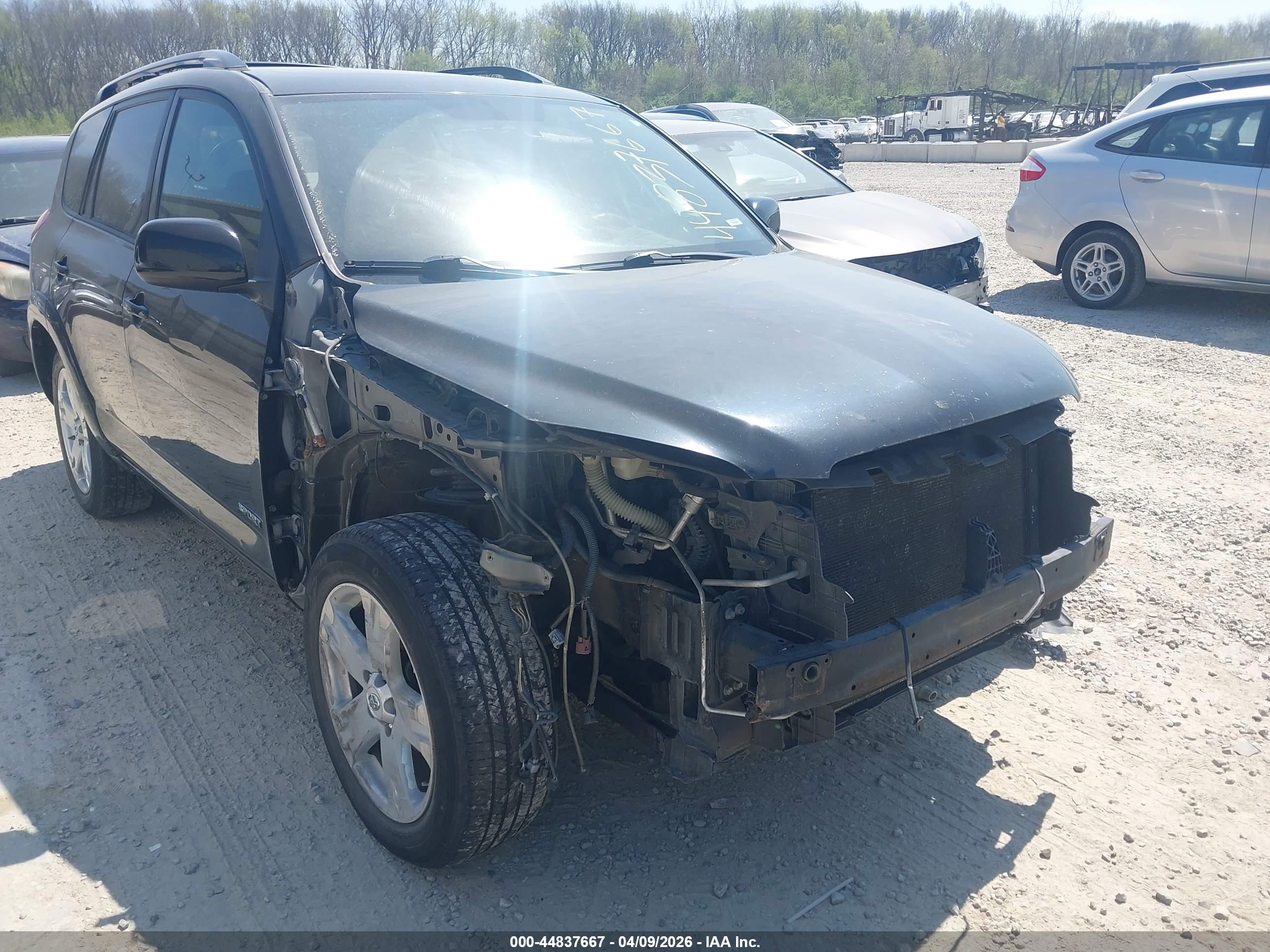 TOYOTA RAV4 image 6