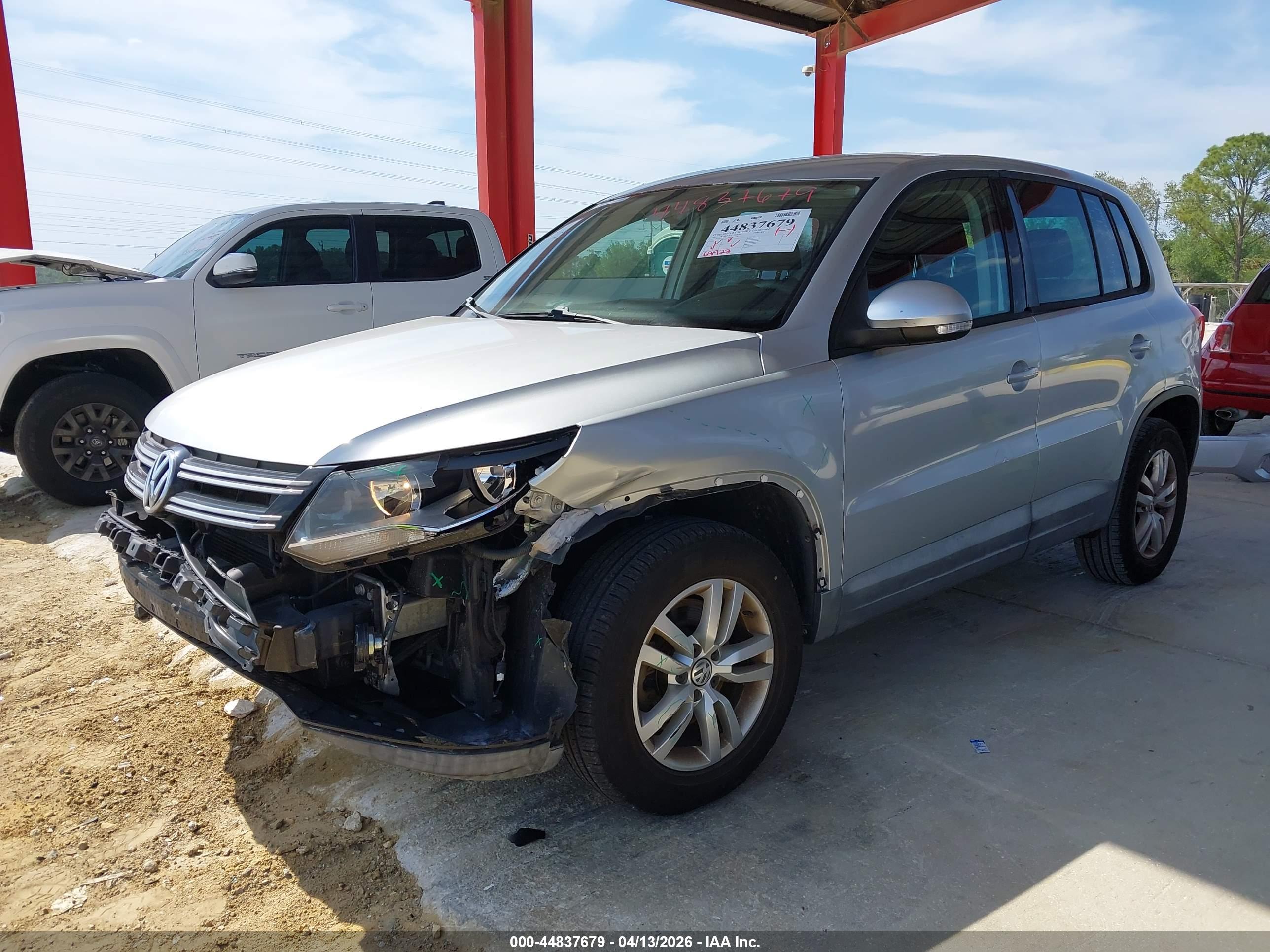 VOLKSWAGEN TIGUAN image 2