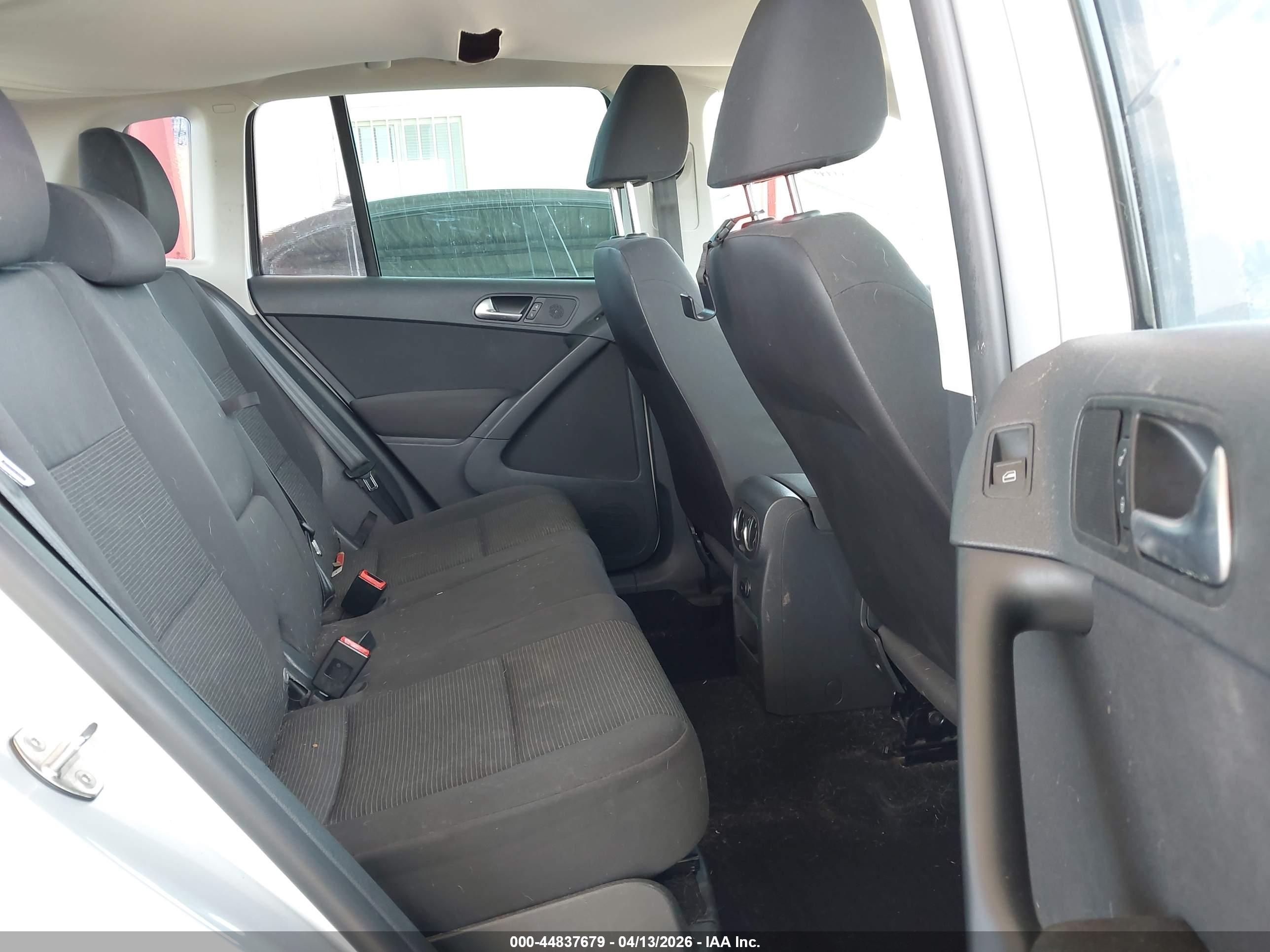 VOLKSWAGEN TIGUAN image 8