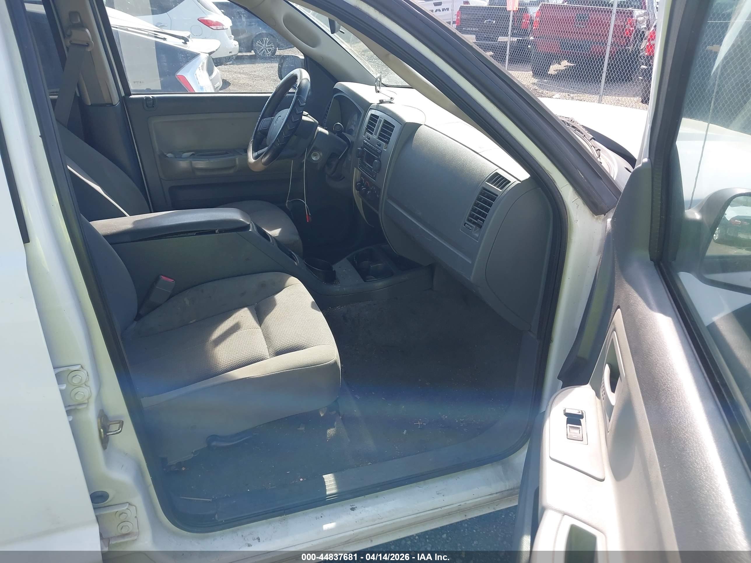 DODGE DAKOTA image 5