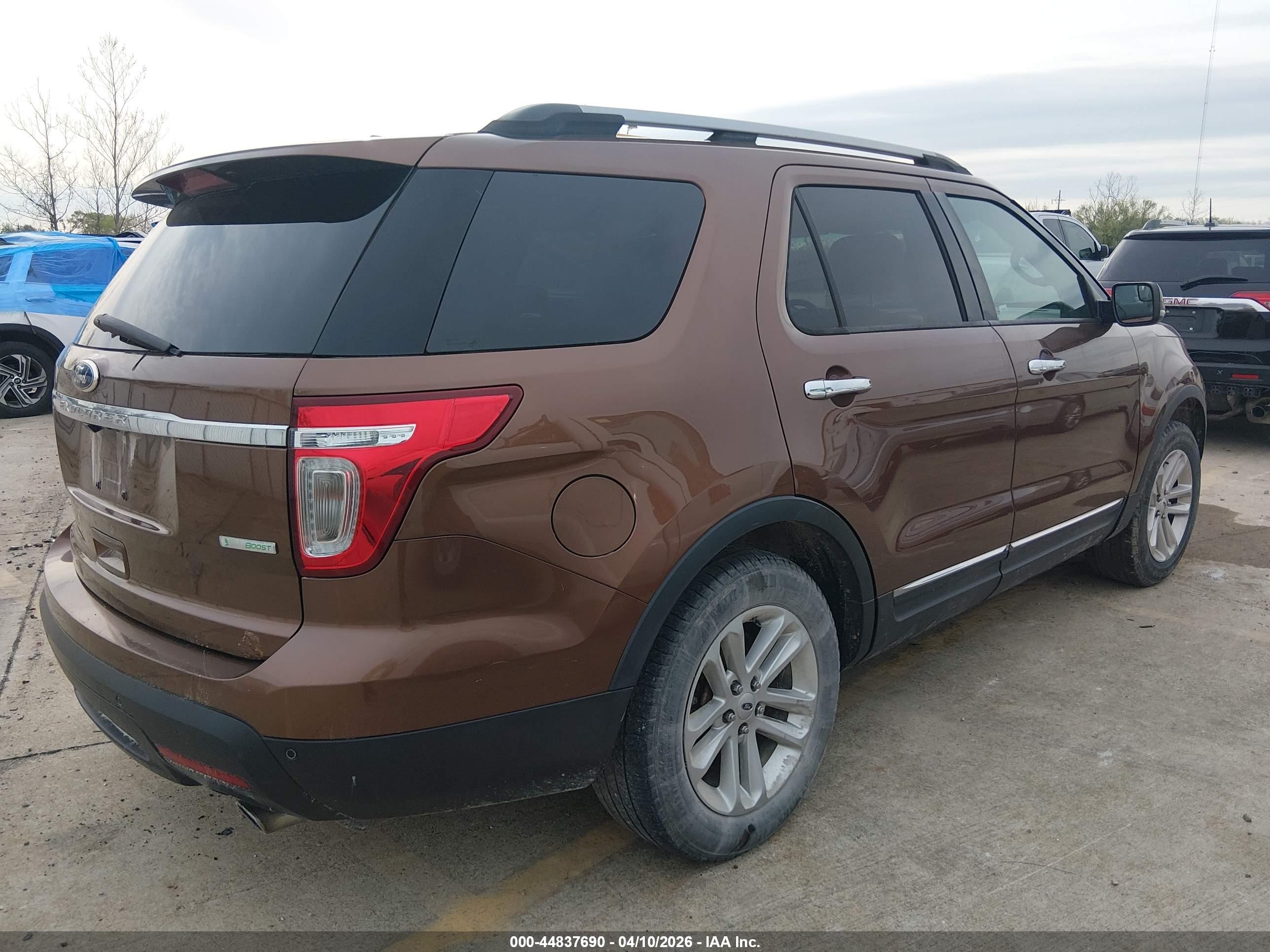 FORD EXPLORER image 4