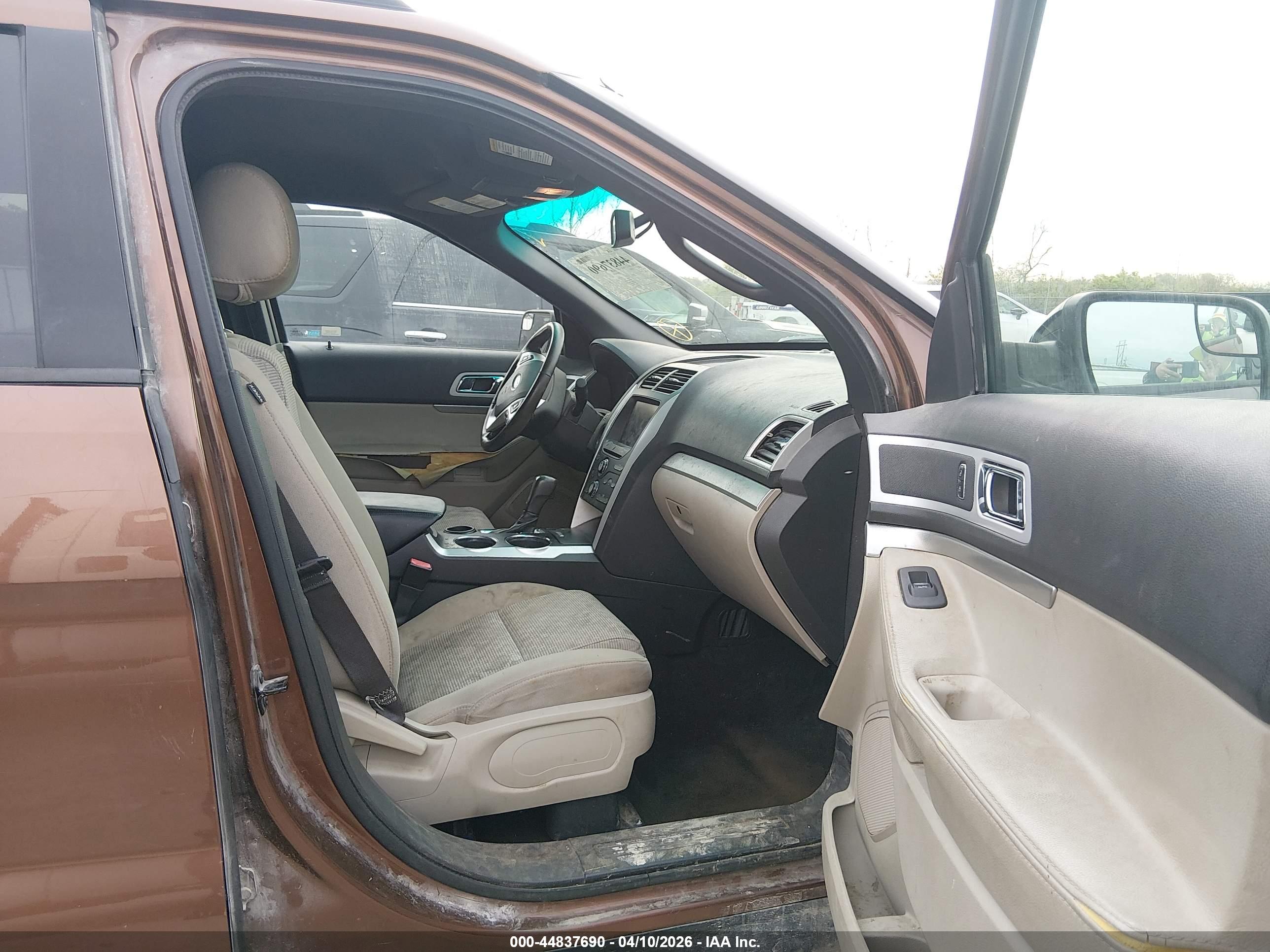 FORD EXPLORER image 5