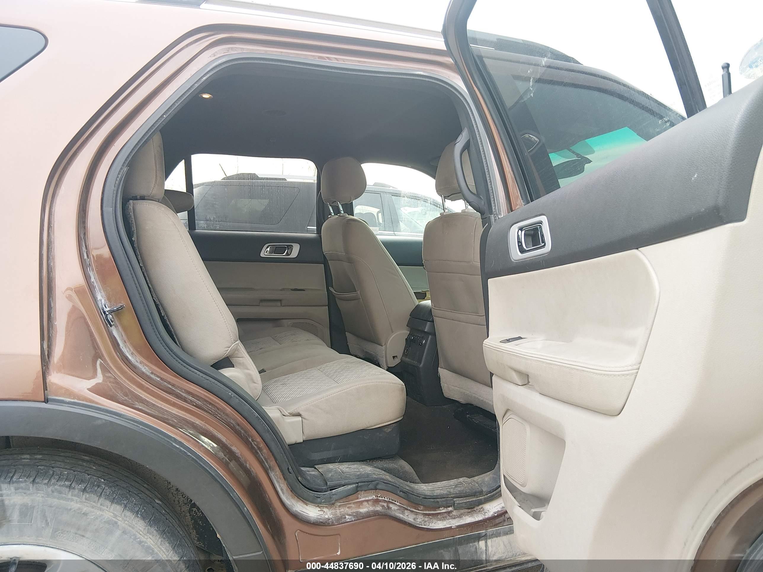 FORD EXPLORER image 8