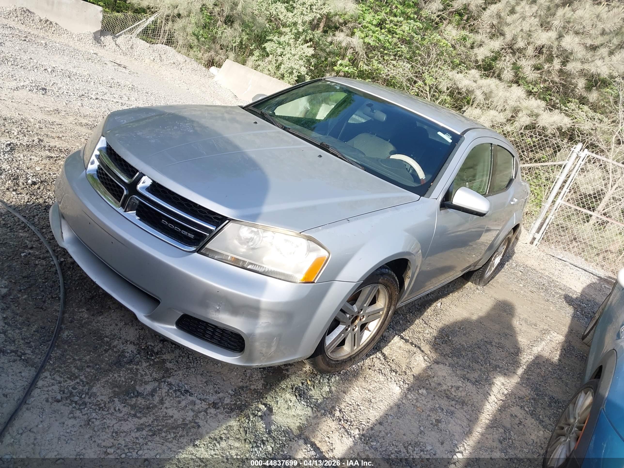 DODGE AVENGER image 2