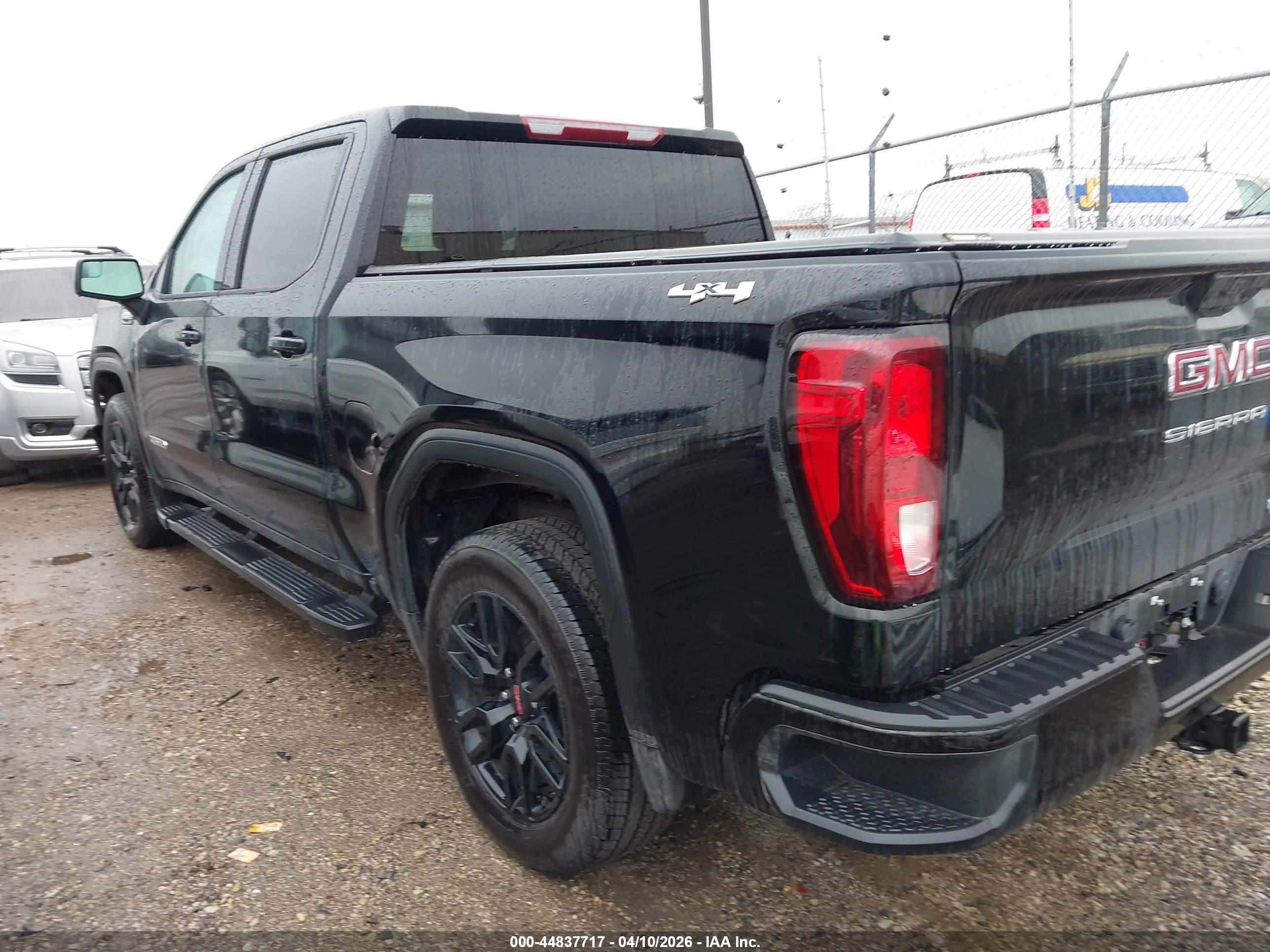 GMC SIERRA image 3