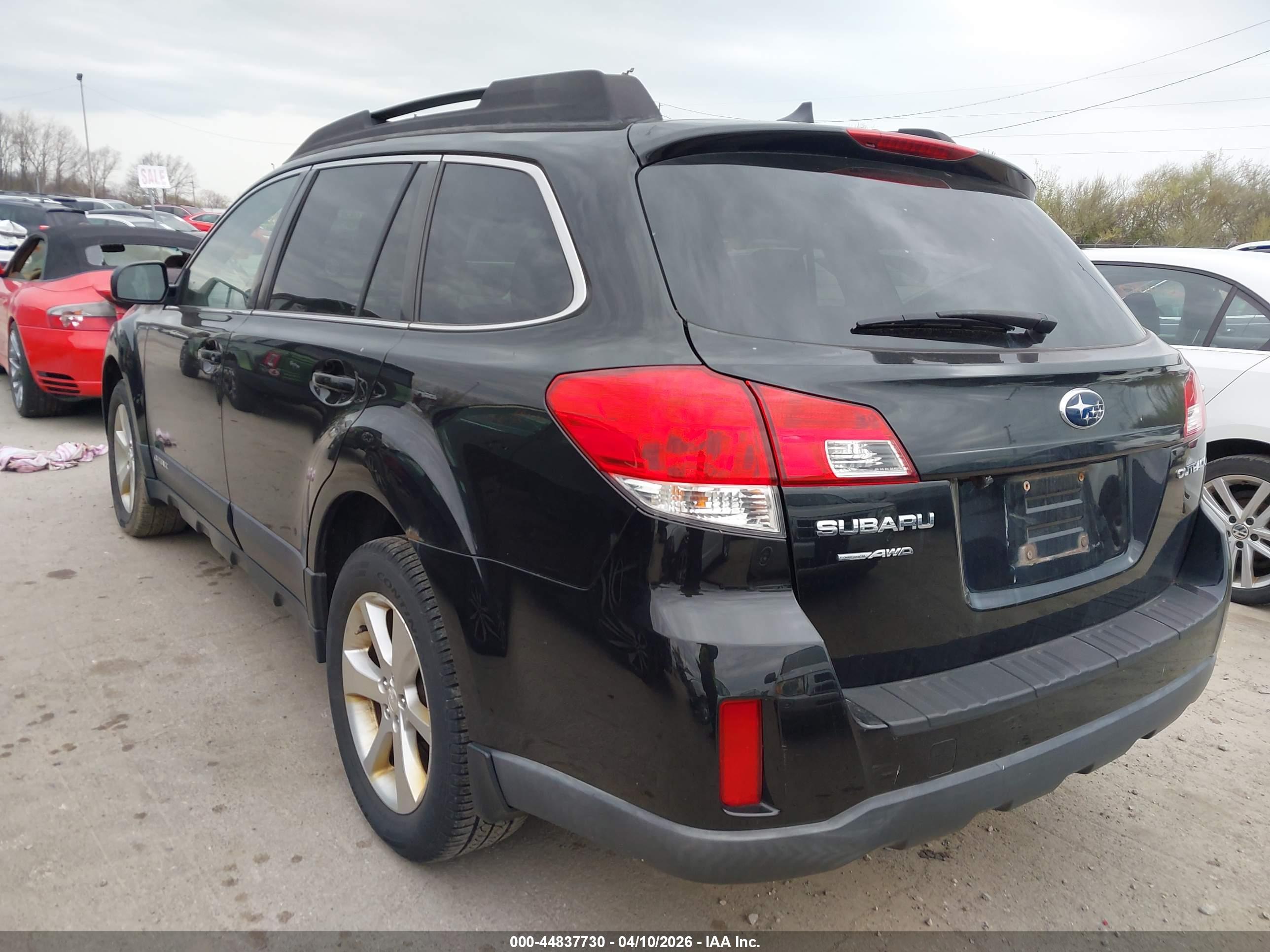 SUBARU OUTBACK image 3