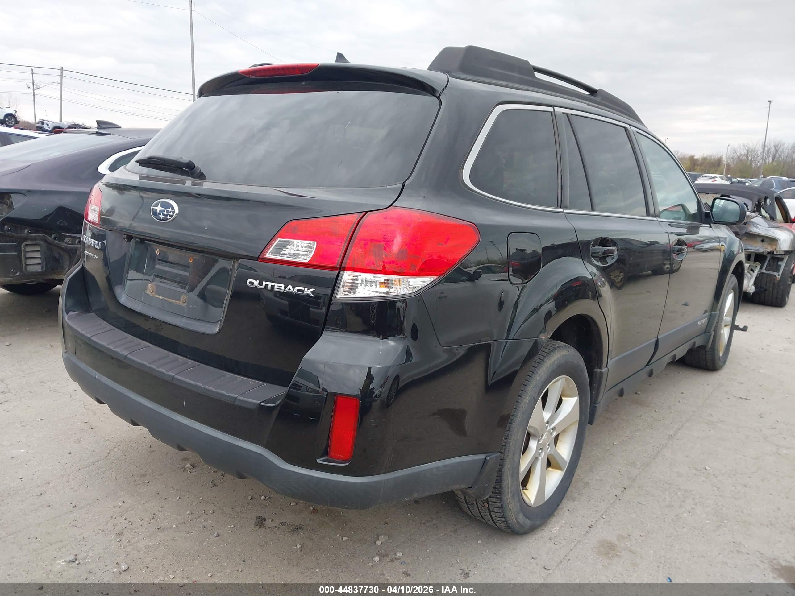 SUBARU OUTBACK image 4