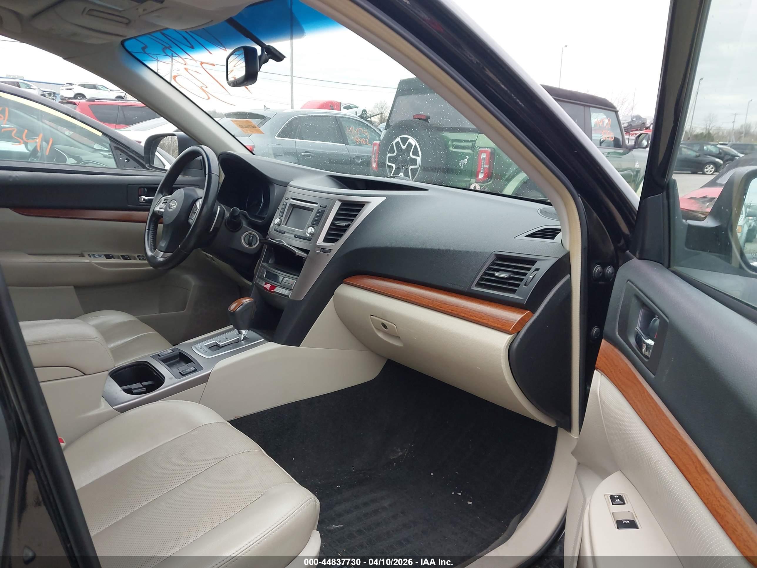 SUBARU OUTBACK image 5