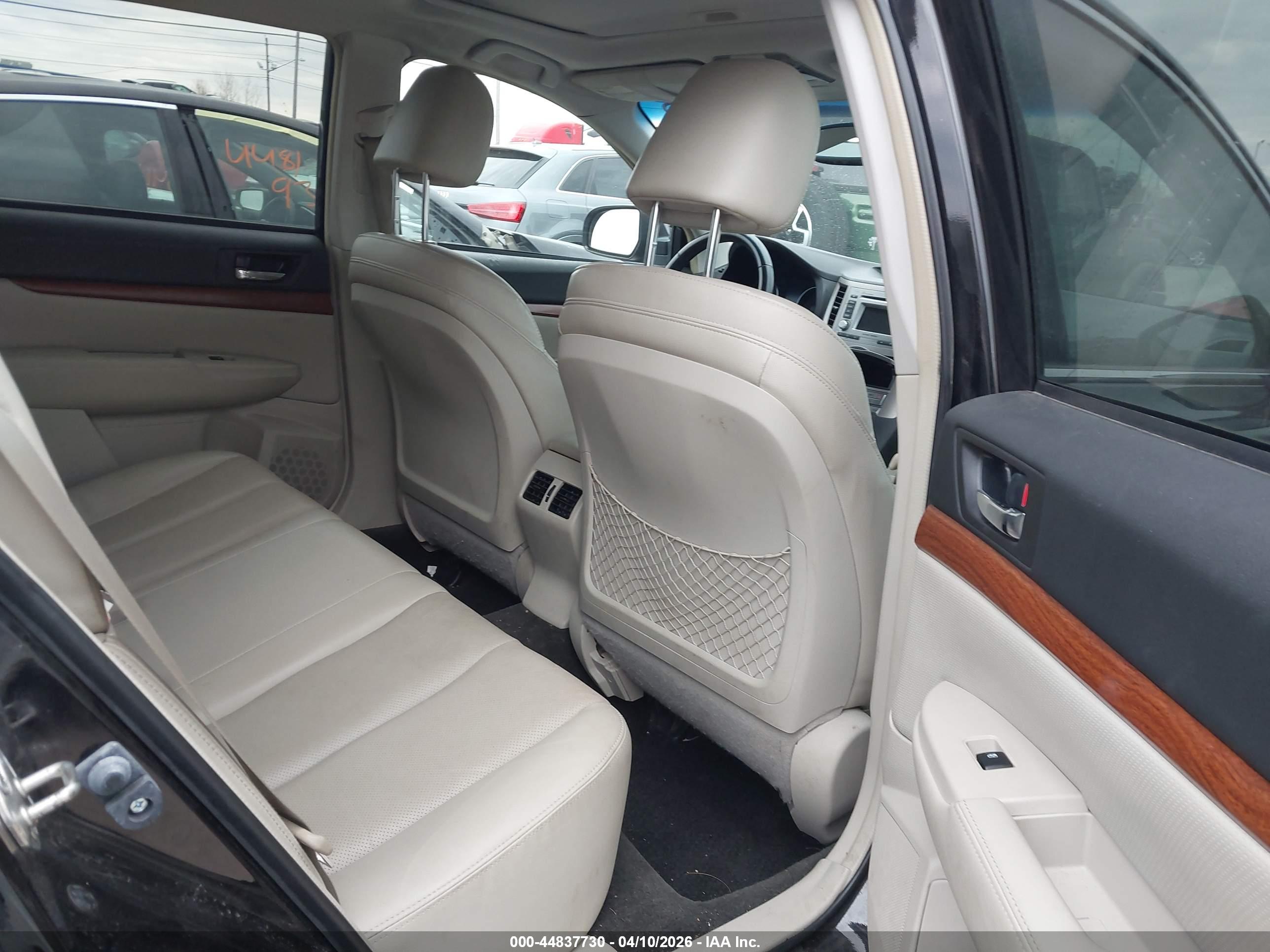 SUBARU OUTBACK image 8