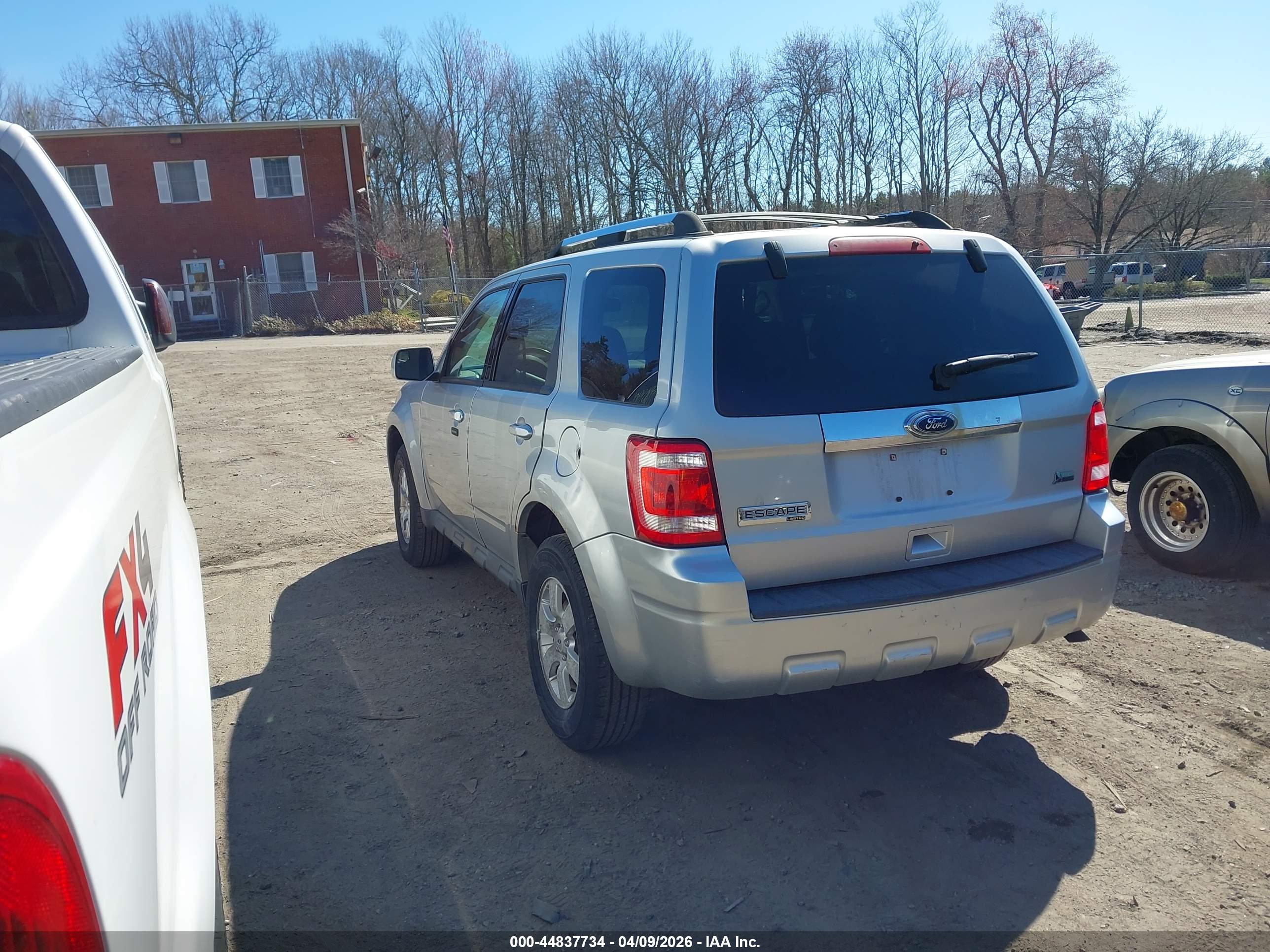FORD ESCAPE image 3