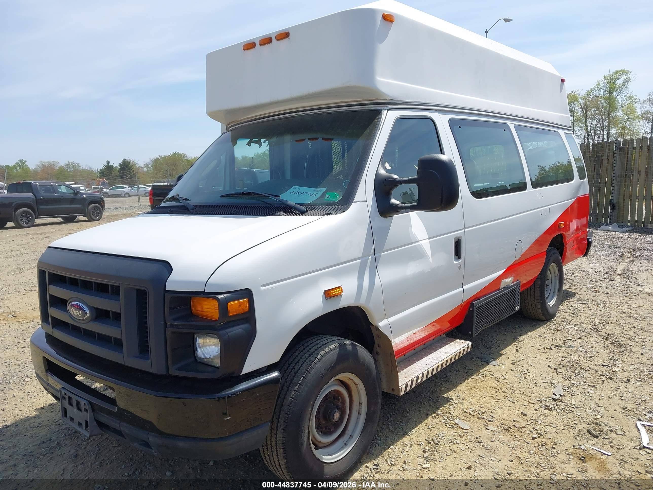 FORD E-350 image 2