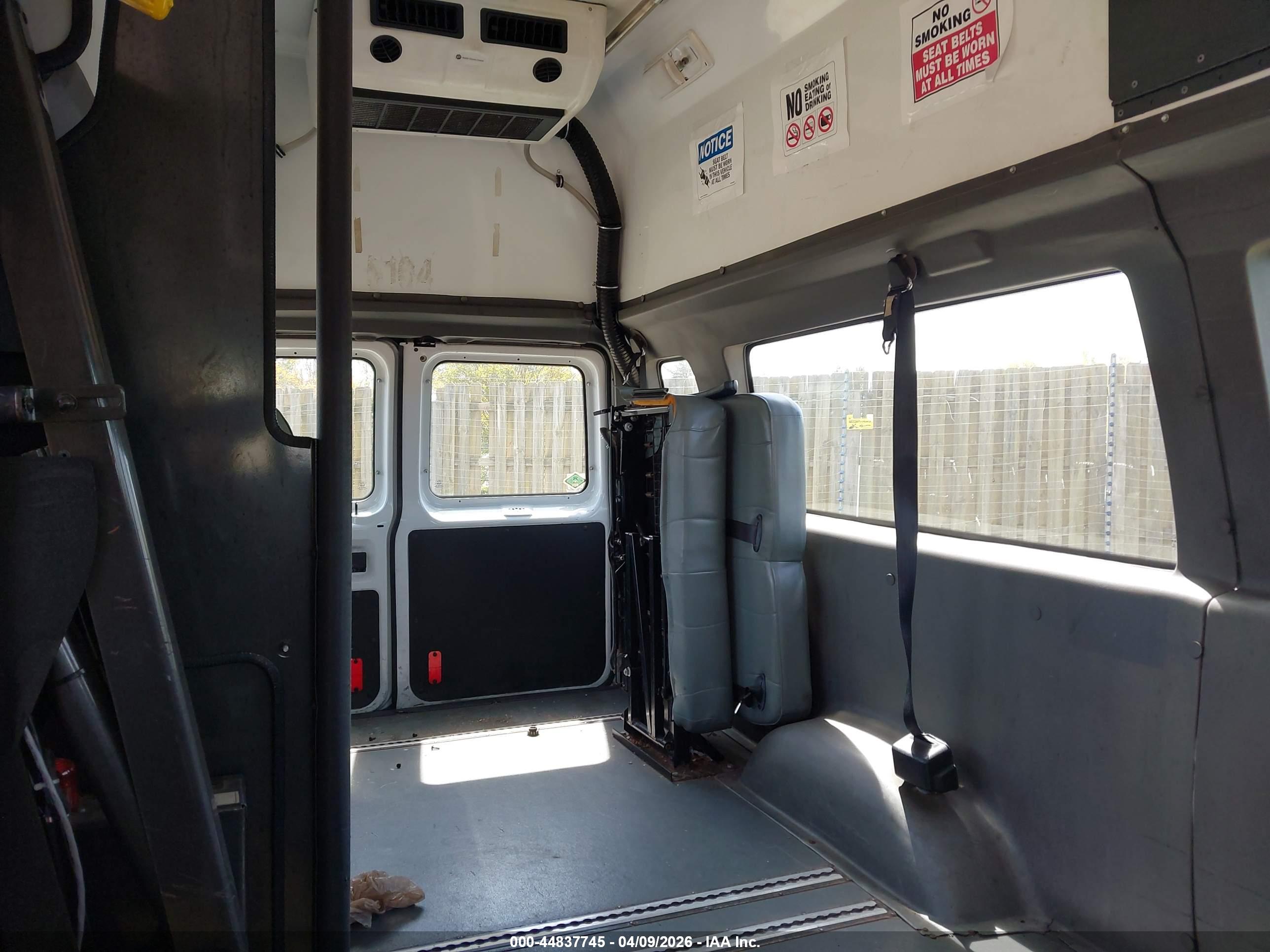 FORD E-350 image 8