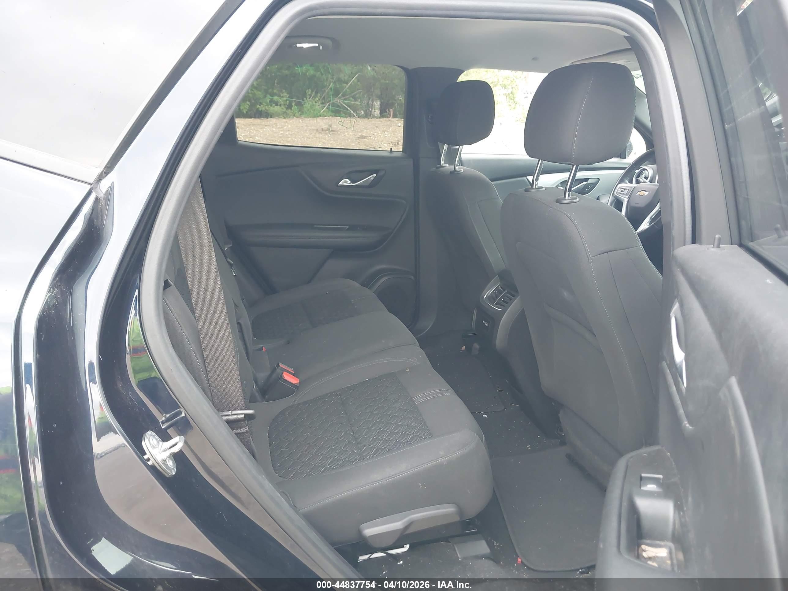 CHEVROLET BLAZER image 8